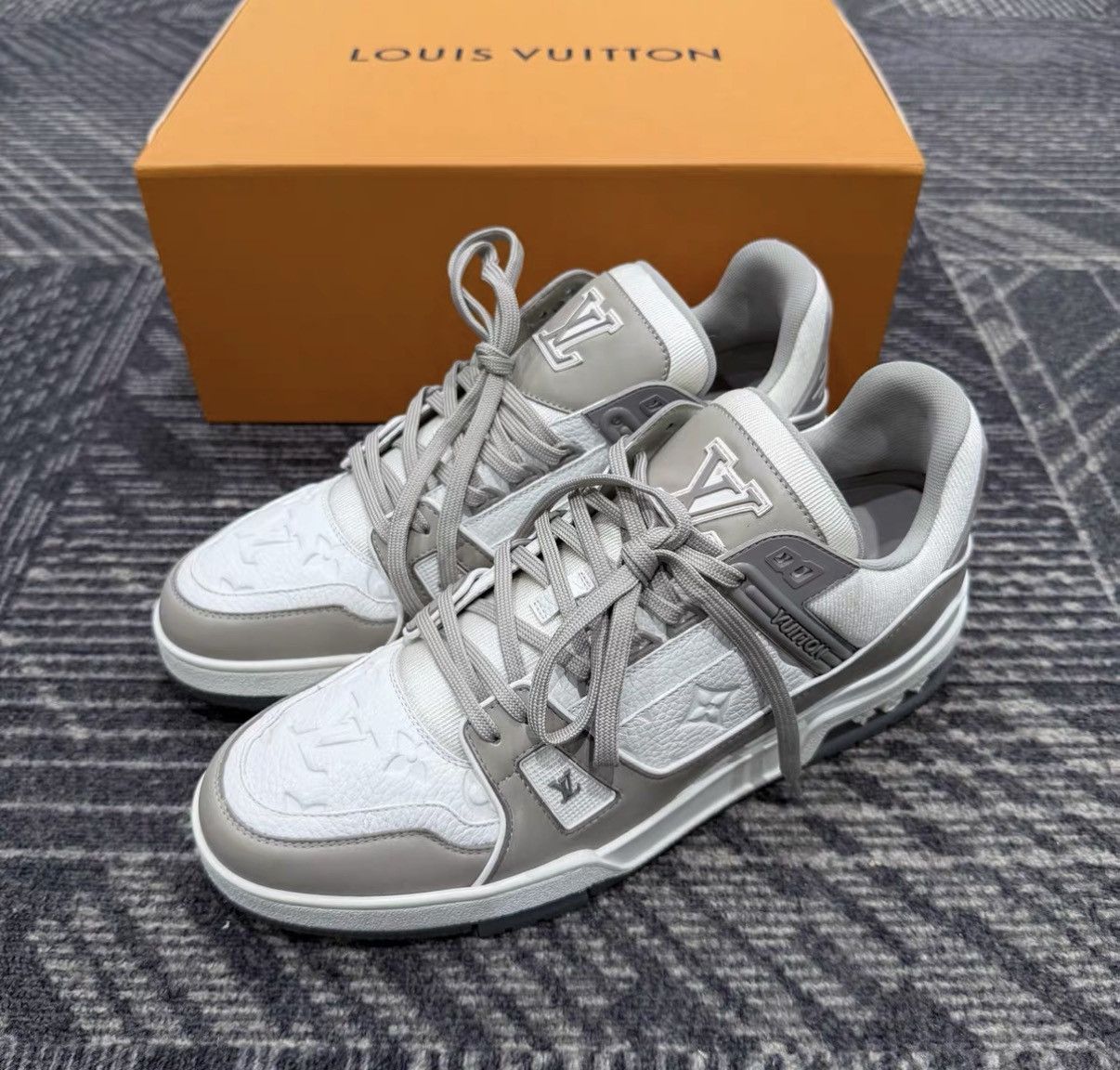 Louis Vuitton Louis Vuitton Trainer Embossed Grey Cement Sneakers J42 Size US 10 / EU 43 - 1 Thumbnail