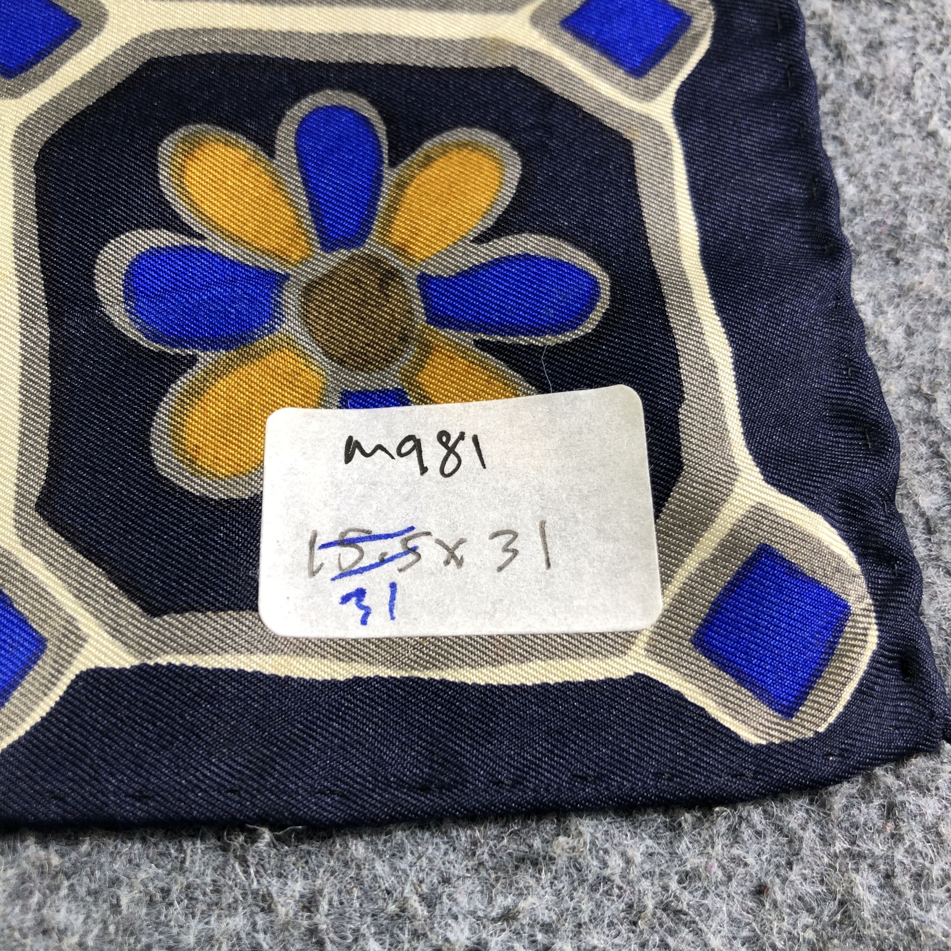 Vintage Unknown Floral Hand Rolled Silk Scarf M981 Size ONE SIZE - 15 Thumbnail