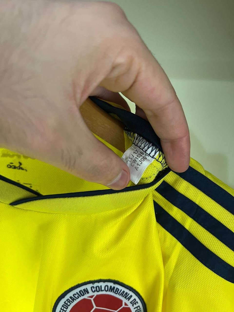 Vintage VERY RARE ADIDAS COLOMBIA SOCCER JERSEY RETRO BLOKE Y2K 90s Size US M / EU 48-50 / 2 - 6 Thumbnail