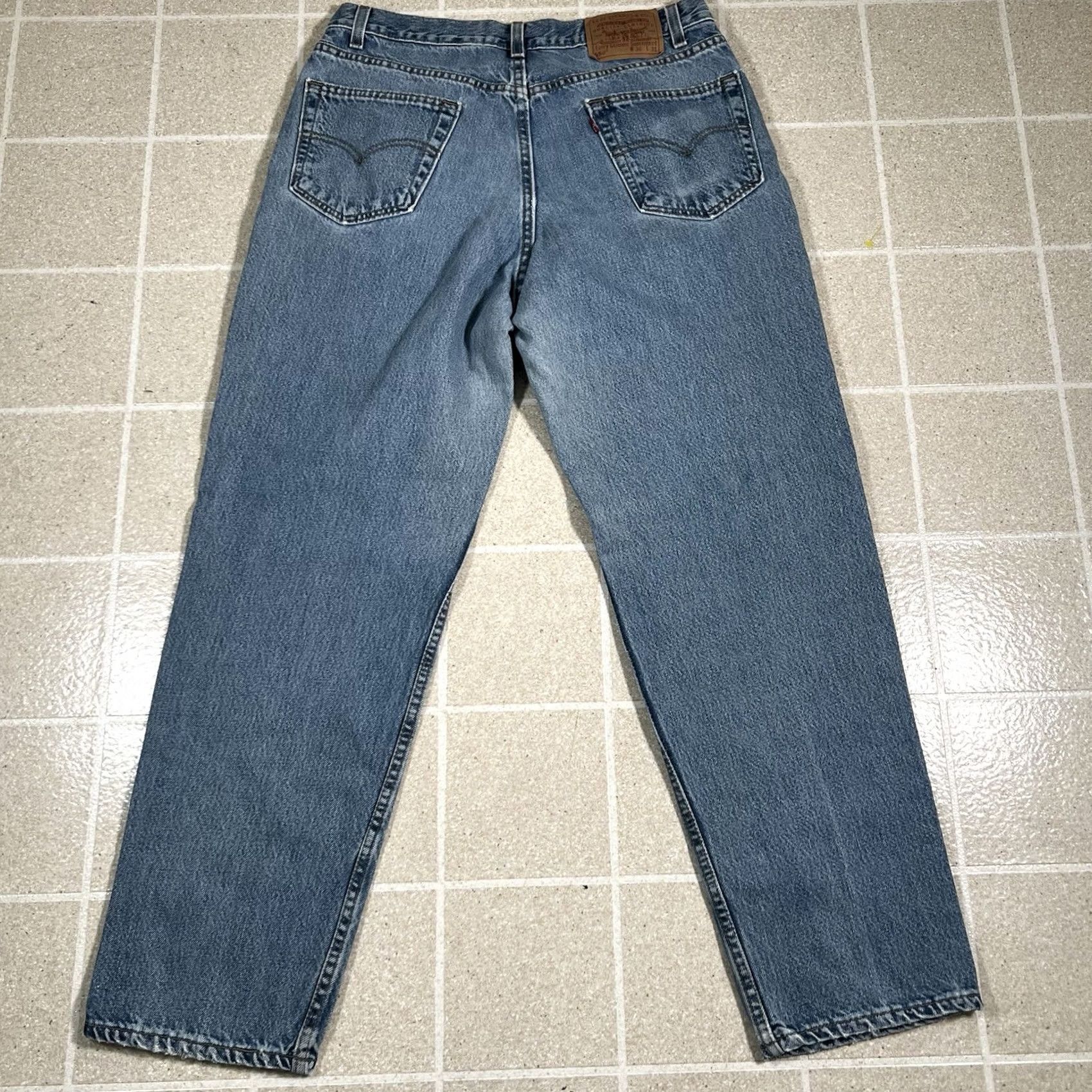 Levi's VINTAGE Levi's 550 Jeans Blue Denim Relaxed Fit USA 32x29 Mens Straight Regular Size 32 29 Size US 32 / EU 48 - 2 Thumbnail