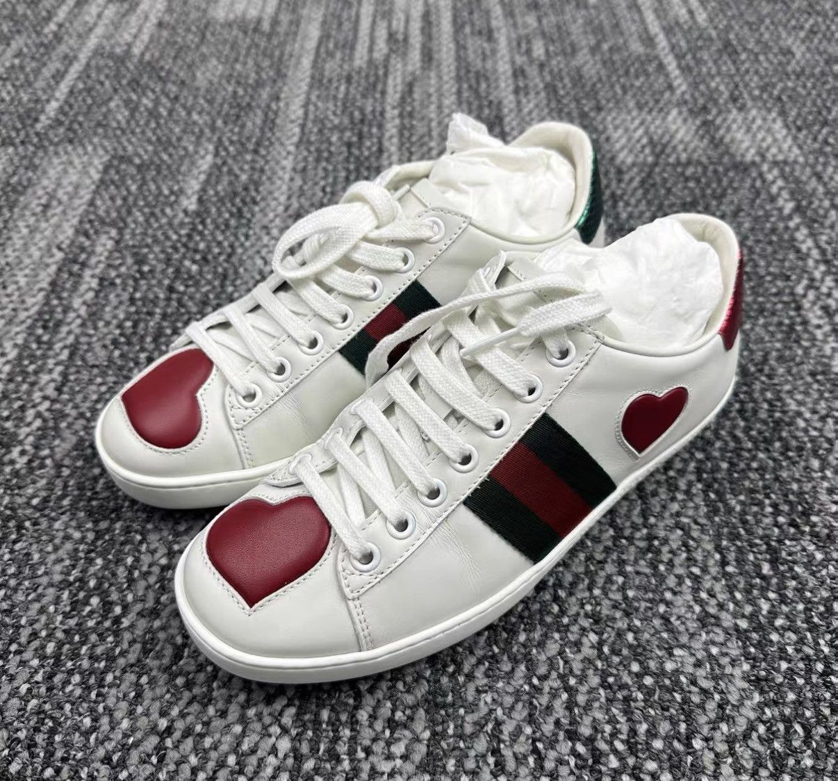 Gucci Gucci ACE Heart White Sneakers J42 Size US 4 / IT 34 - 1 Thumbnail