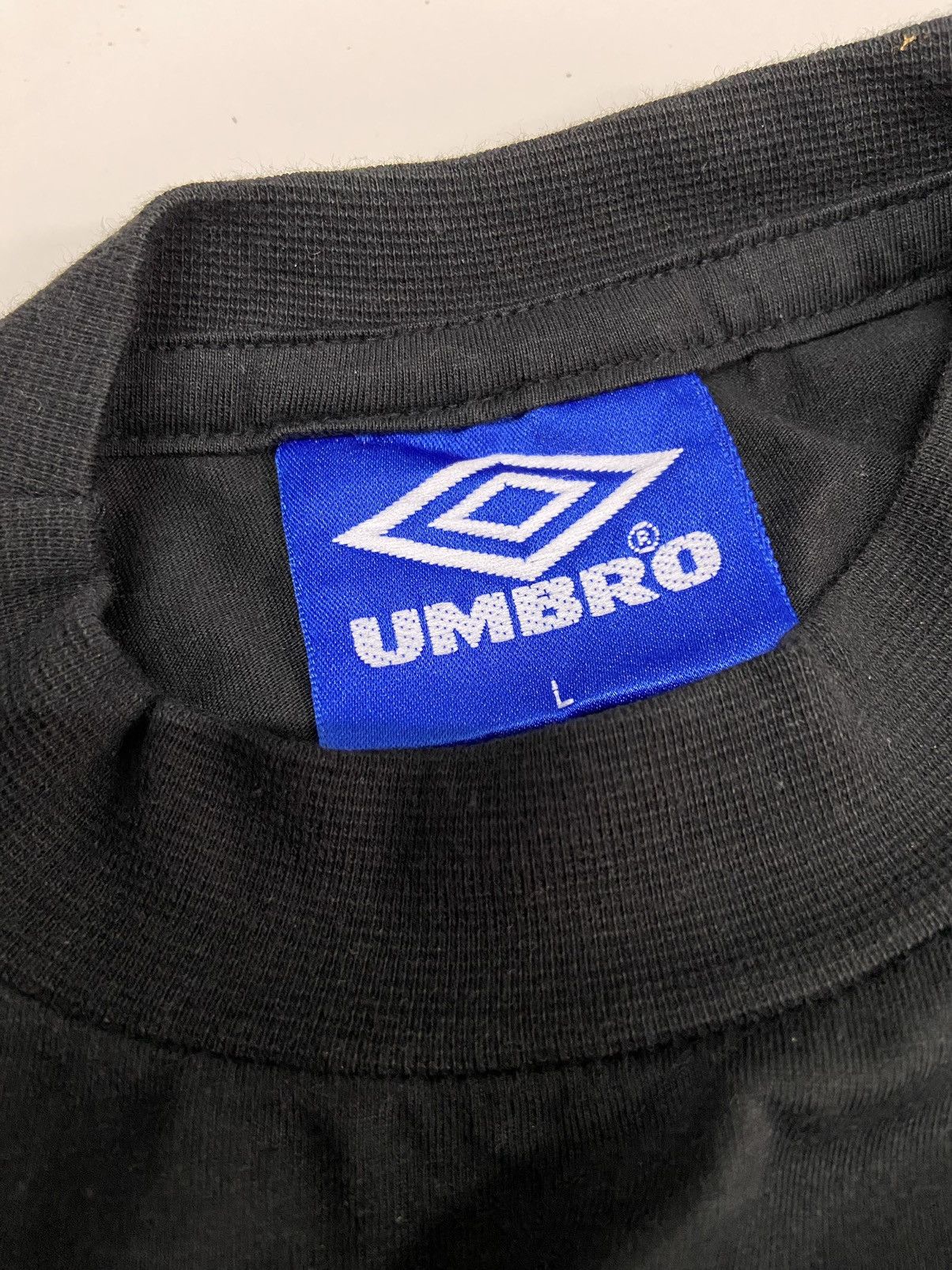 Vintage UMBRO PURE GOLD MANCHESTER UNITED SHARPE 5 TEE SHIRT Size US L / EU 52-54 / 3 - 8 Thumbnail