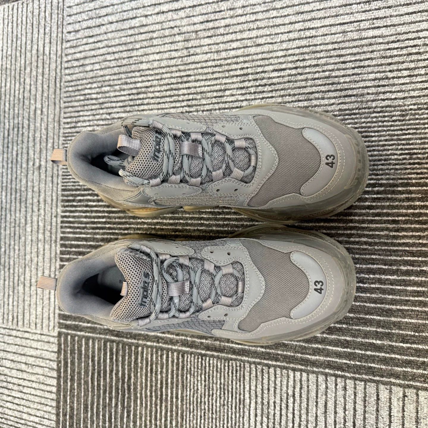 Balenciaga Balenciaga Triple S Low Top Dad Shoe Men's Gray 43 Size US 10 / EU 43 - 3 Thumbnail