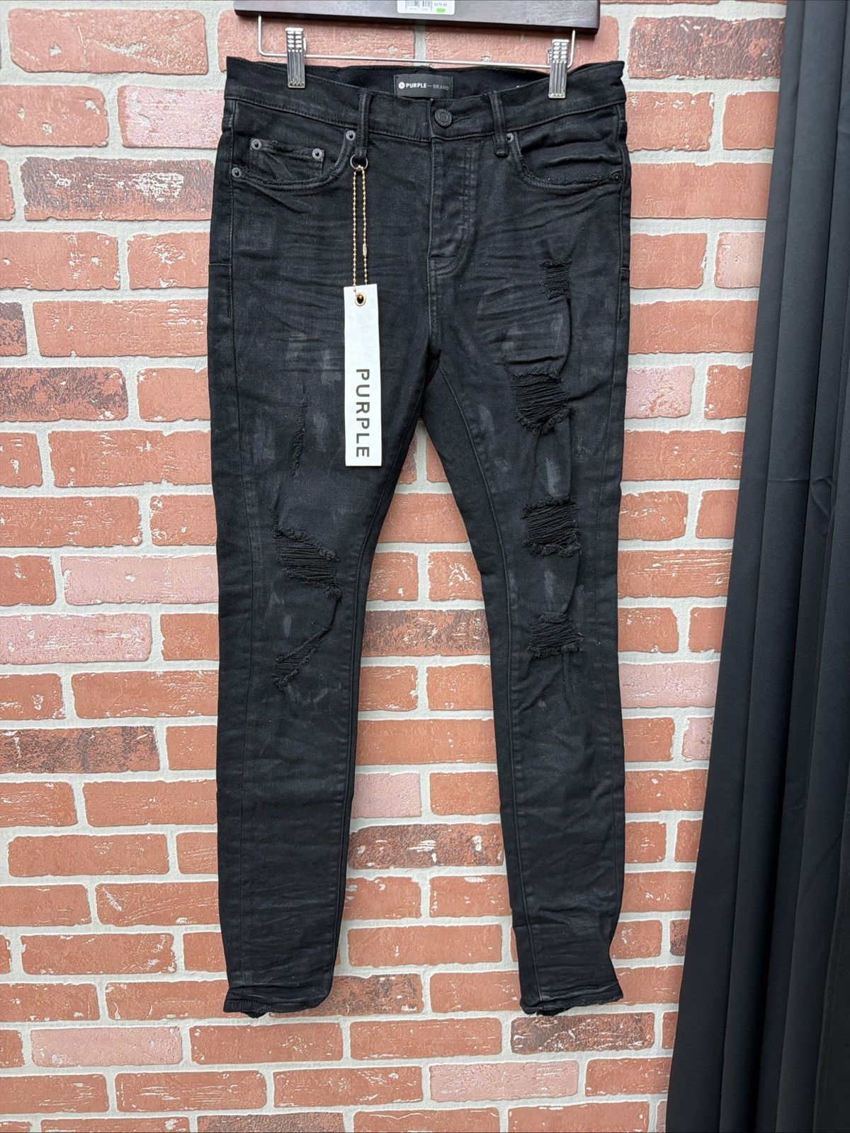 Purple Brand Purple Brand Jeans | P001 Black Resin Knee Slit