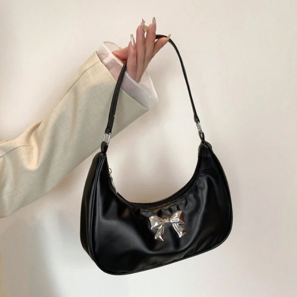 Vintage New Fashion Spring/Summer Metallic Bow Decoration Clutch Bag Size ONE SIZE - 1 Thumbnail