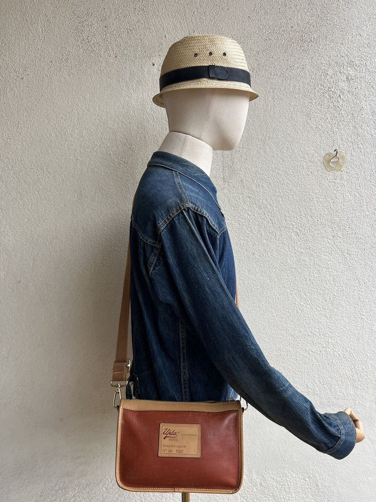 Leather Vintage 90s Upla Paris Scratches Patina Leather Sling Bag Size ONE SIZE - 2 Thumbnail
