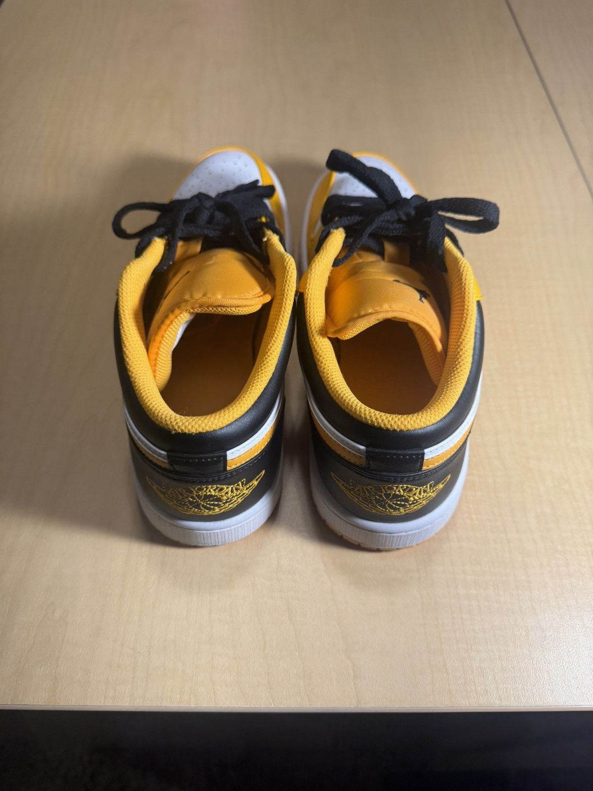 Jordan Brand × Nike Air Jordan Low Taxi White Size US 8 / EU 41 - 4 Thumbnail