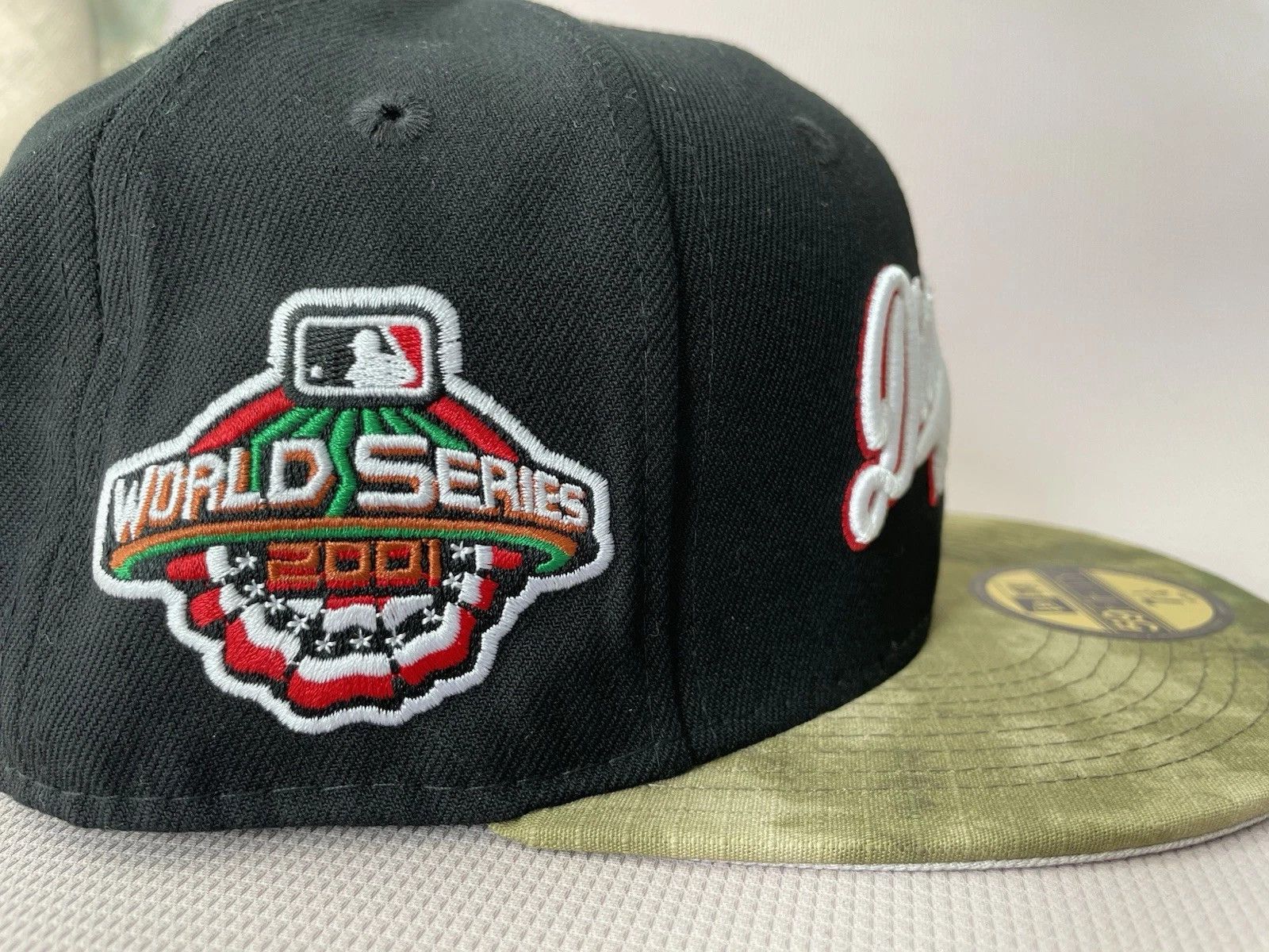 New Era 7 1/4 Arizona Diamondbacks 2001 World Series Fitted Hat Size ONE SIZE - 3 Thumbnail