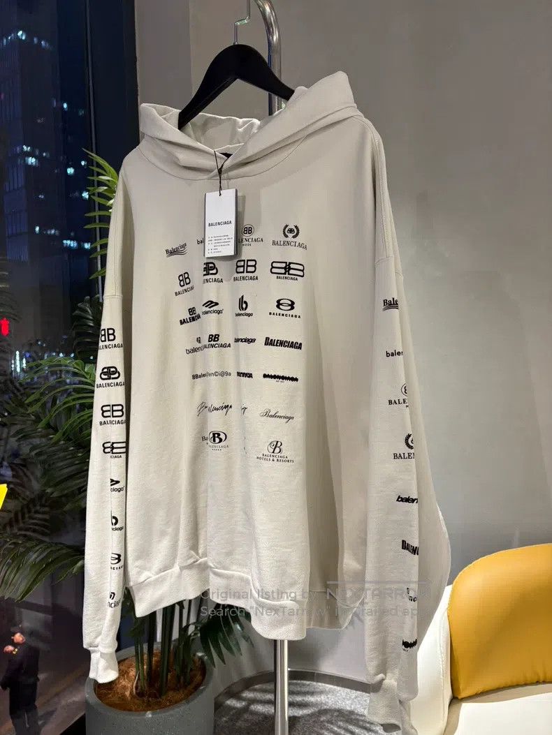 Balenciaga Balenciaga Letter Logo Printed Beige Hoodie, Size L Size US L / EU 52-54 / 3 - 3 Thumbnail