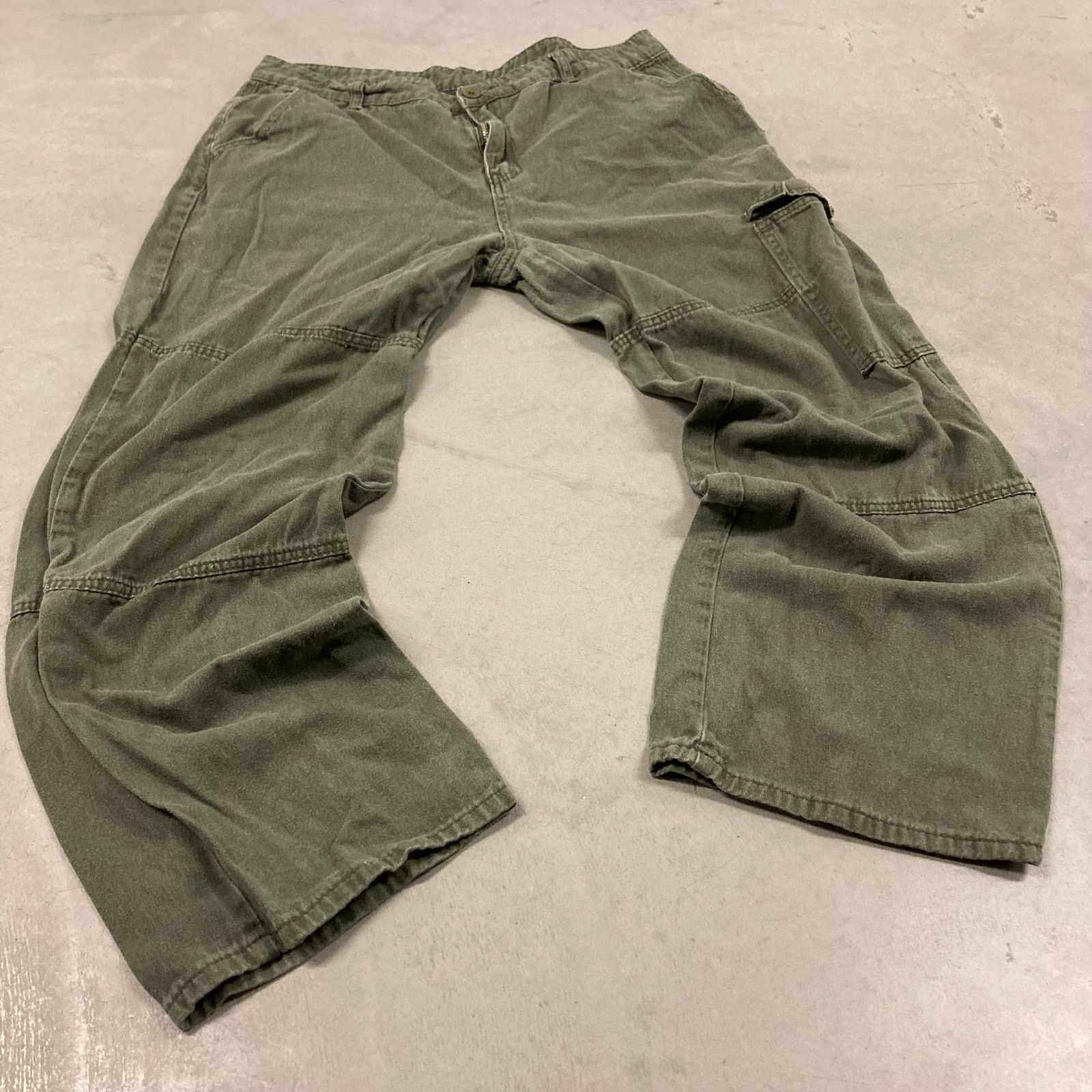 Vintage vintage y2k baggy cargo pants 35x27 Size US 35 - 1 Thumbnail