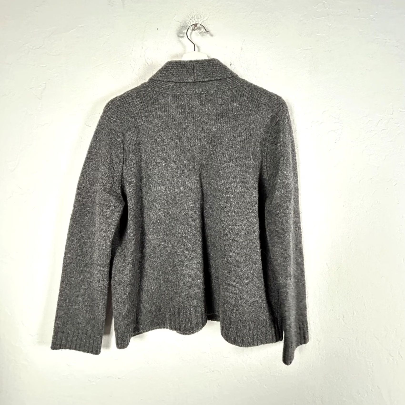 Eddie Bauer VINTAGE Eddie Bauer Cardigan Sweater Women Lambswool Floral Embroidered Gray PXL XL Embroidered 90s Style Womens Size XL / US 12-14 / IT 48-50 - 2 Thumbnail
