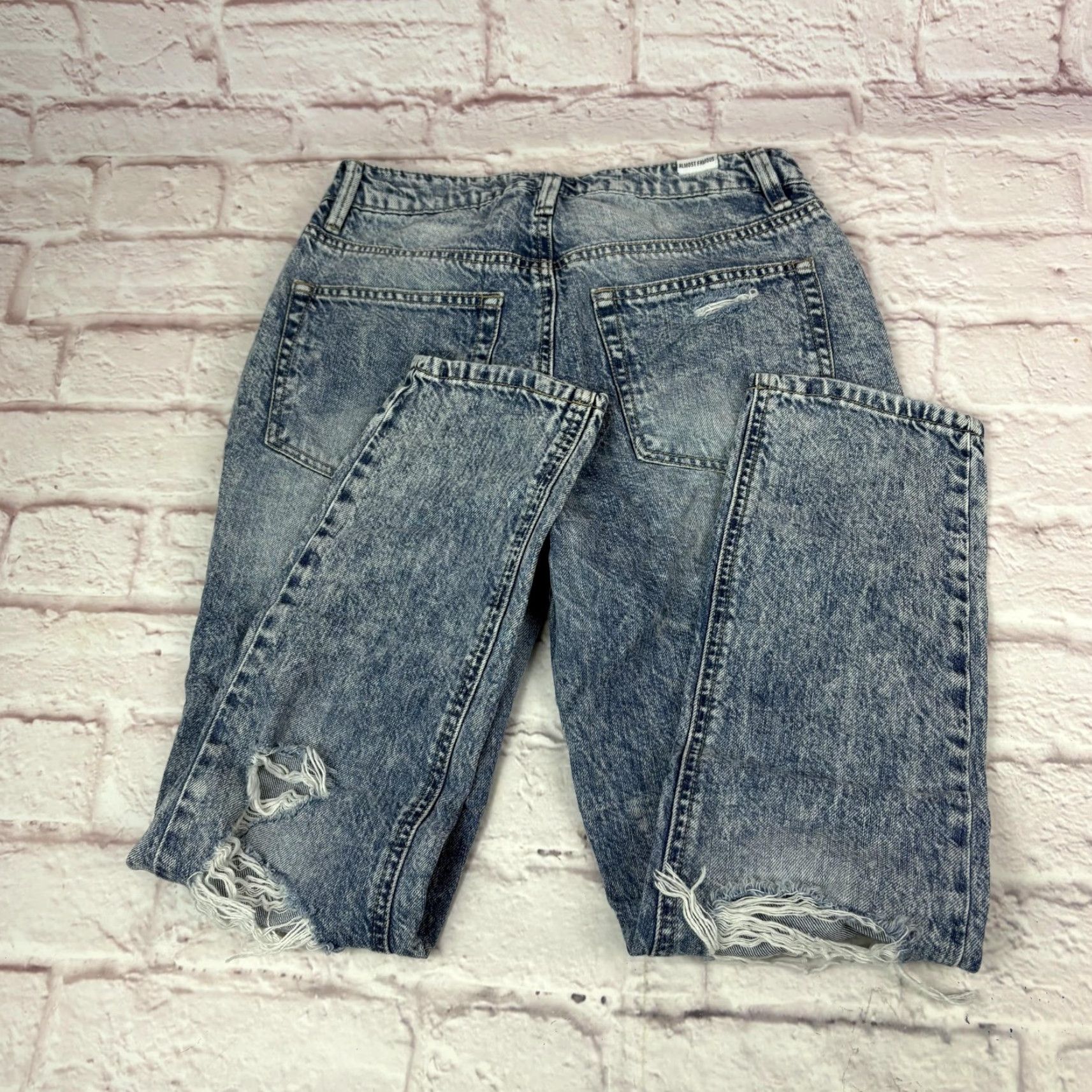 Almost Famous Almost Famous Jeans Juniors Relaxed Straight Denim Acid Wash Distressed 5-Pocket Blue 3 Jeans Size 26" / US 2 / IT 38 - 3 Thumbnail
