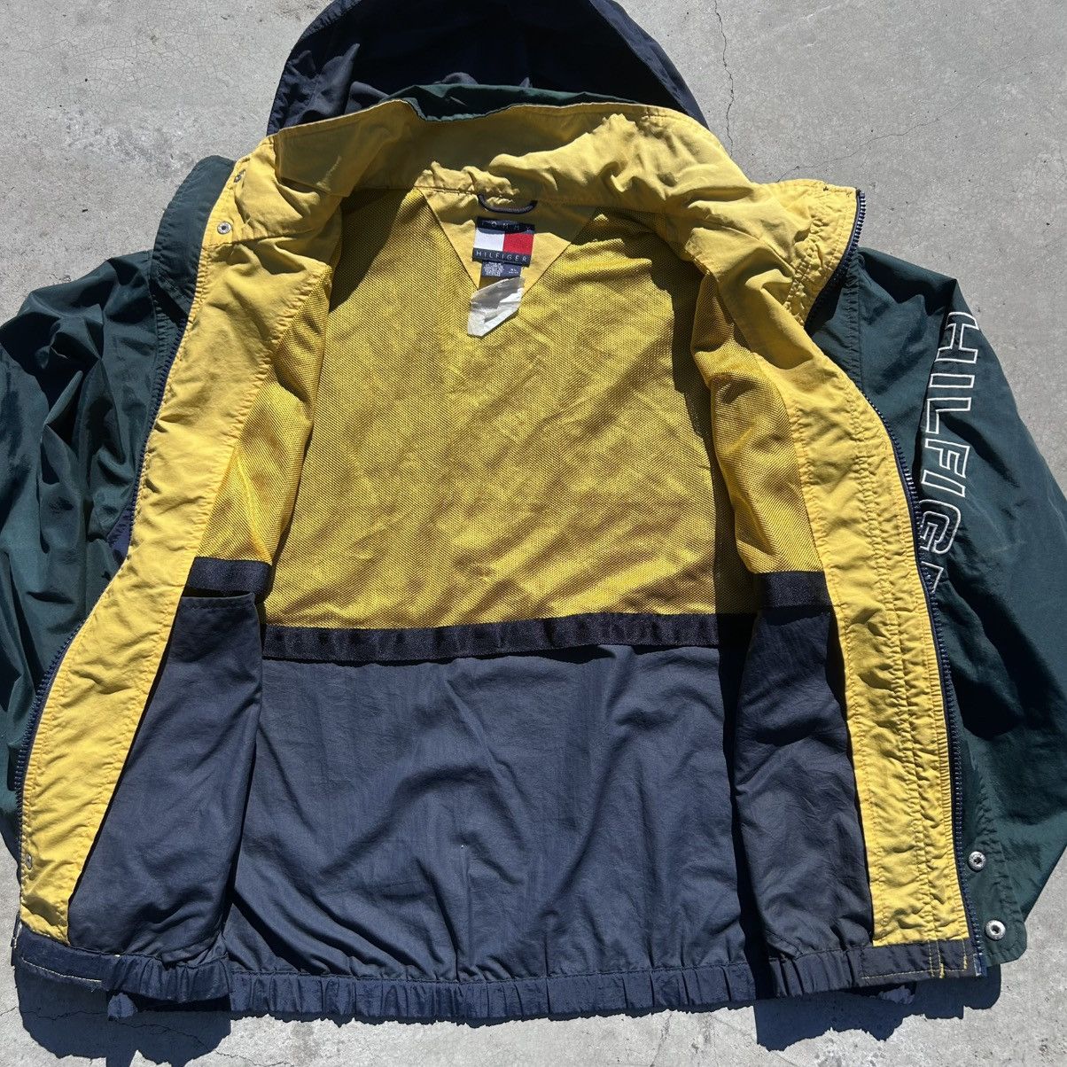 Tommy Hilfiger Tommy Hilfiger Colorblock Pullover Windbreaker Jacket Size US XL / EU 56 / 4 - 6 Thumbnail