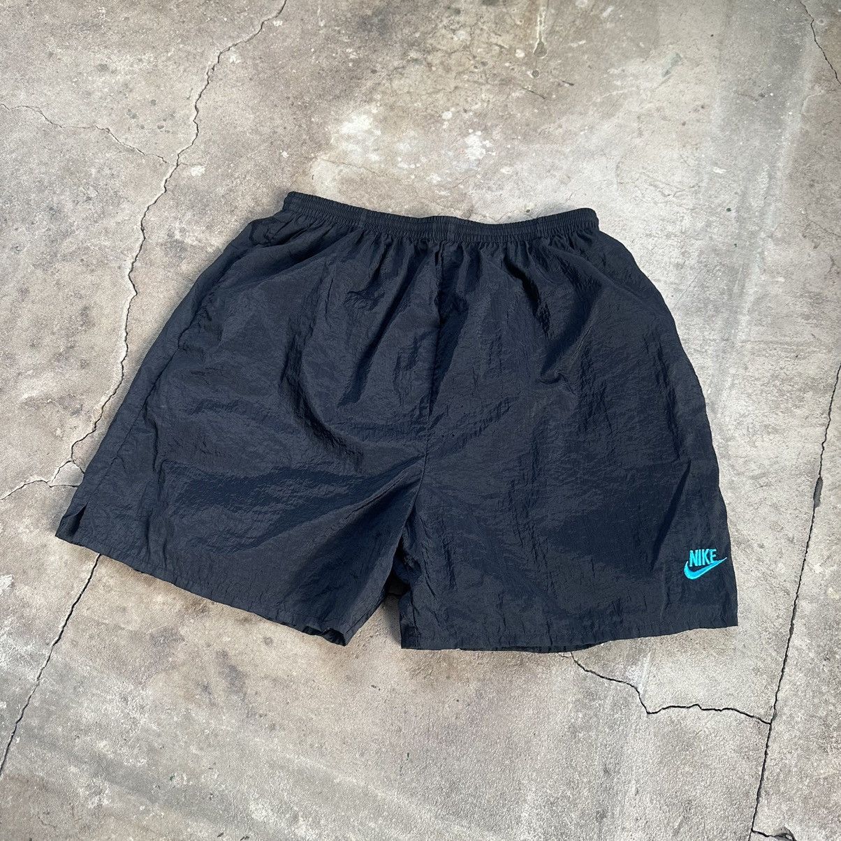 Nike × Vintage 🔥90’s VINTAGE NIKE NYLON SHORTS RARE COLOUR SIZE L🔥 Size US 34 / EU 50 - 2 Thumbnail