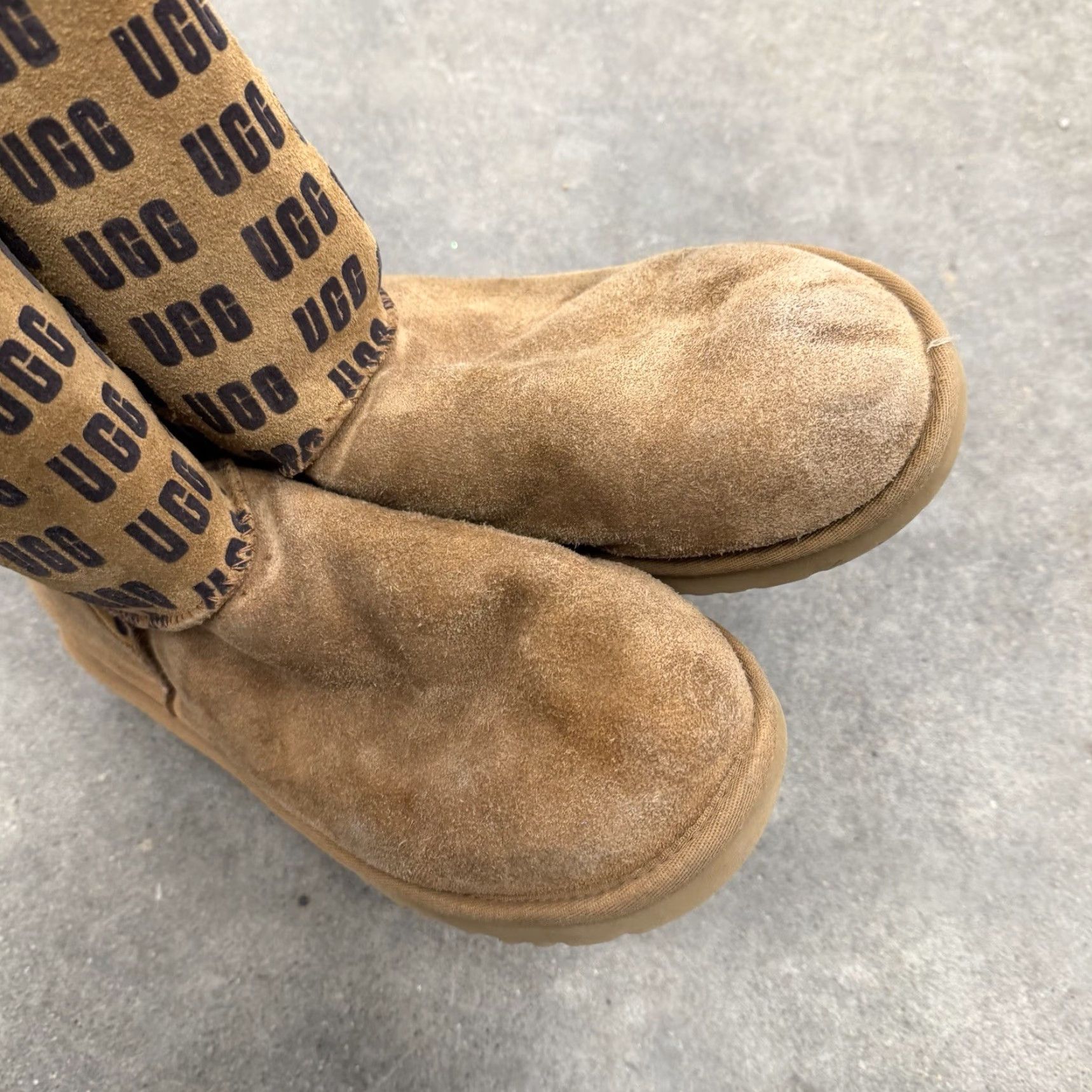 Ugg VINTAGE UGG Boots Classic Short II Graphic Chestnut Suede Sheepskin Women's US Size 11 Mens Womens Girls Boys Size 32" / US 10 / IT 46 - 4 Thumbnail