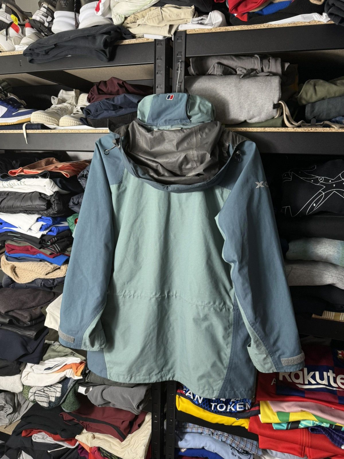 Berghaus Berghaus Gore-Tex XCR Jacket Vintage Hooded Waterproof WMNS Size M / US 6-8 / IT 42-44 - 17 Thumbnail