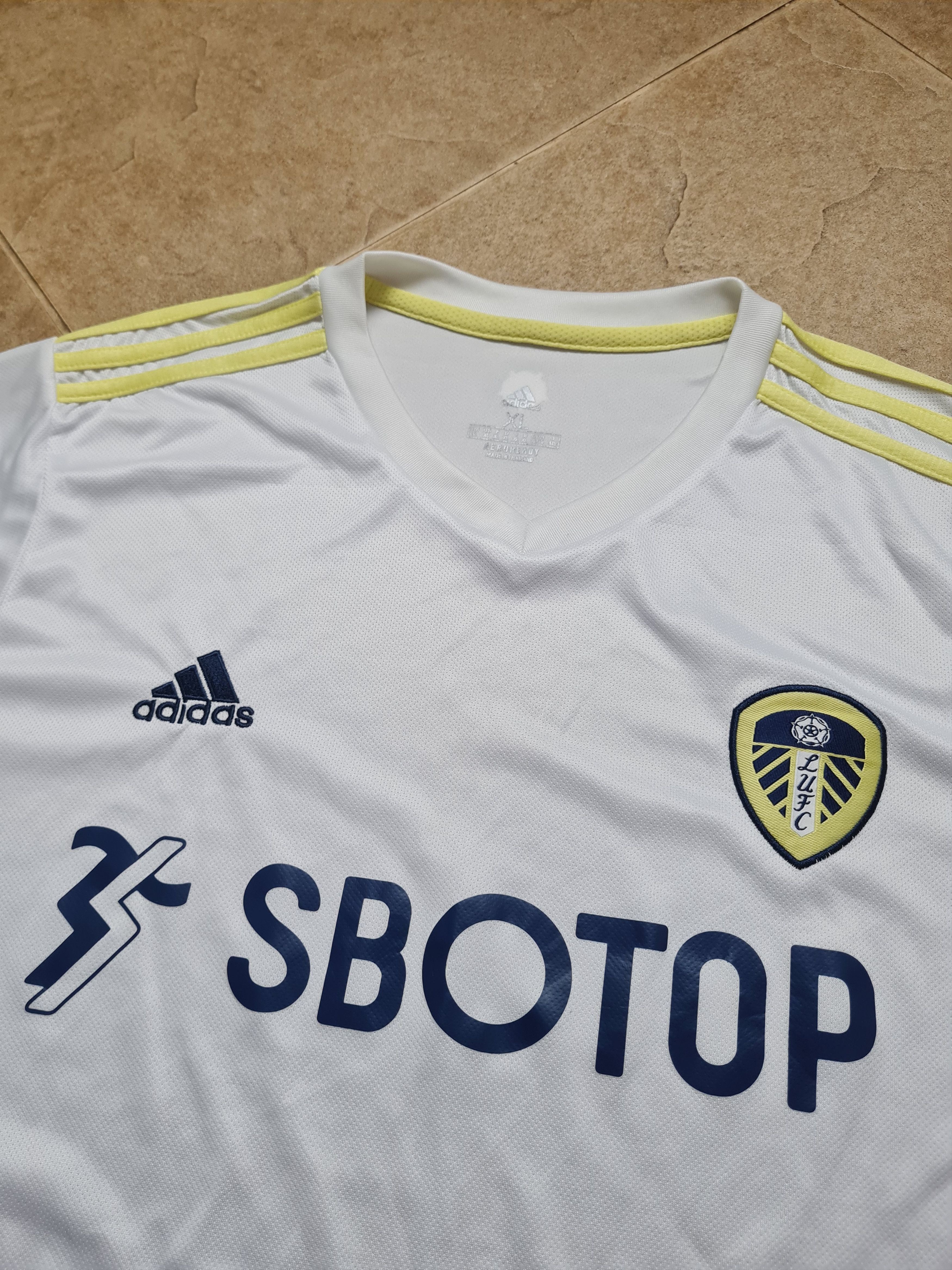 Adidas Jersey Leeds United Home Soccer shirt 2021/2022 Adidas Sz XL Size US XL / EU 56 / 4 - 9 Thumbnail