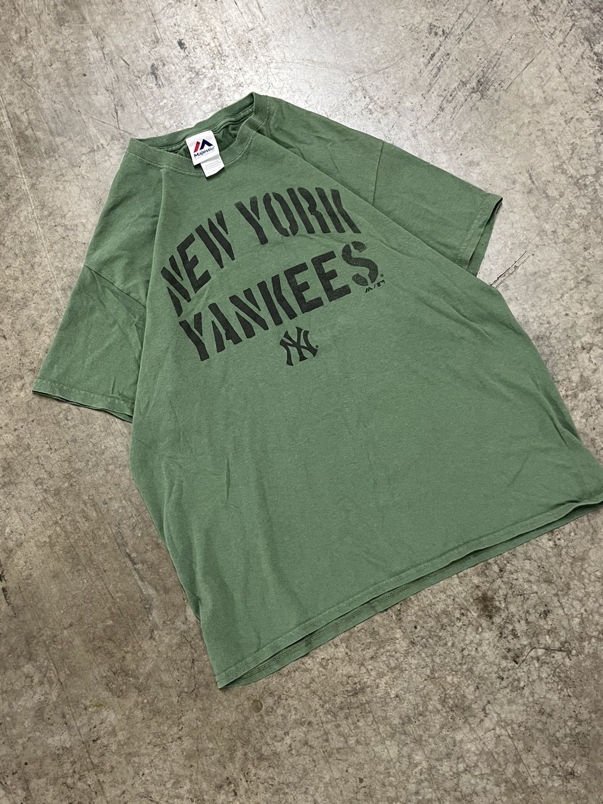 Vintage NY Yankees vintage tee shirt sports MLB baseball streetwear Size US L / EU 52-54 / 3 - 1 Thumbnail