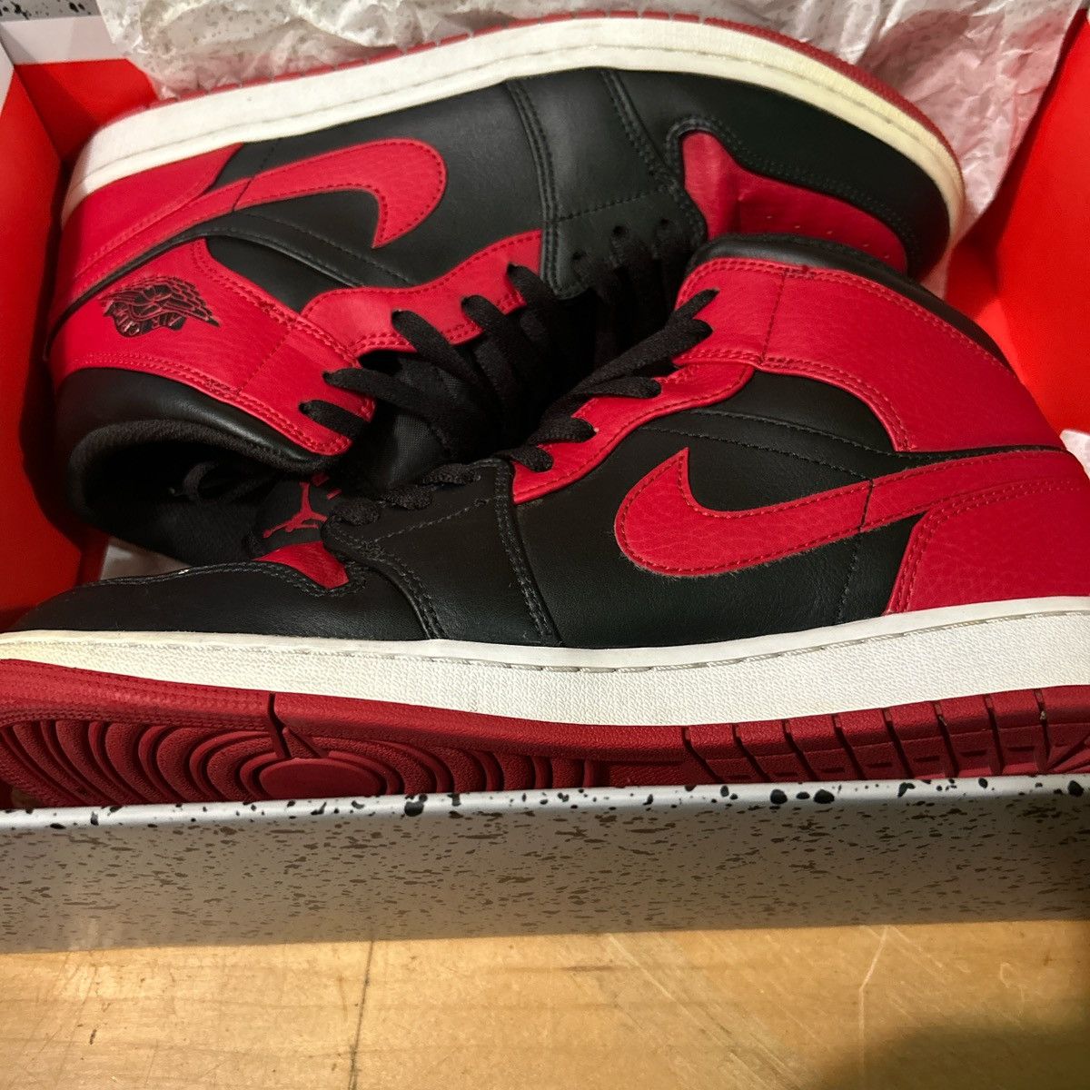 Jordan Brand Banned mid Size US 11 / EU 44 - 4 Thumbnail