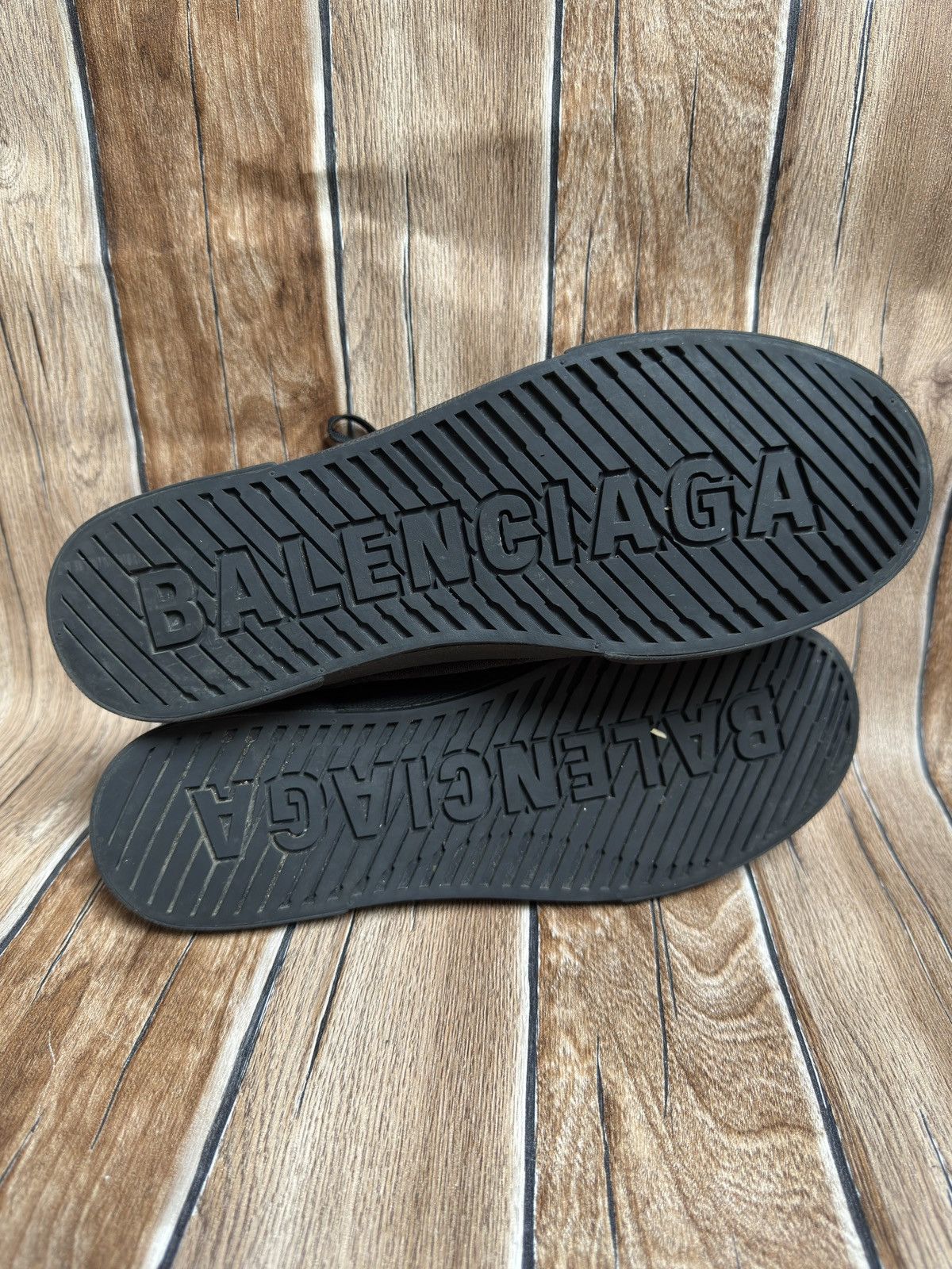 Balenciaga 🕷️🔥🔥distresa paris sneaker Size US 8 / EU 41 - 17 Thumbnail