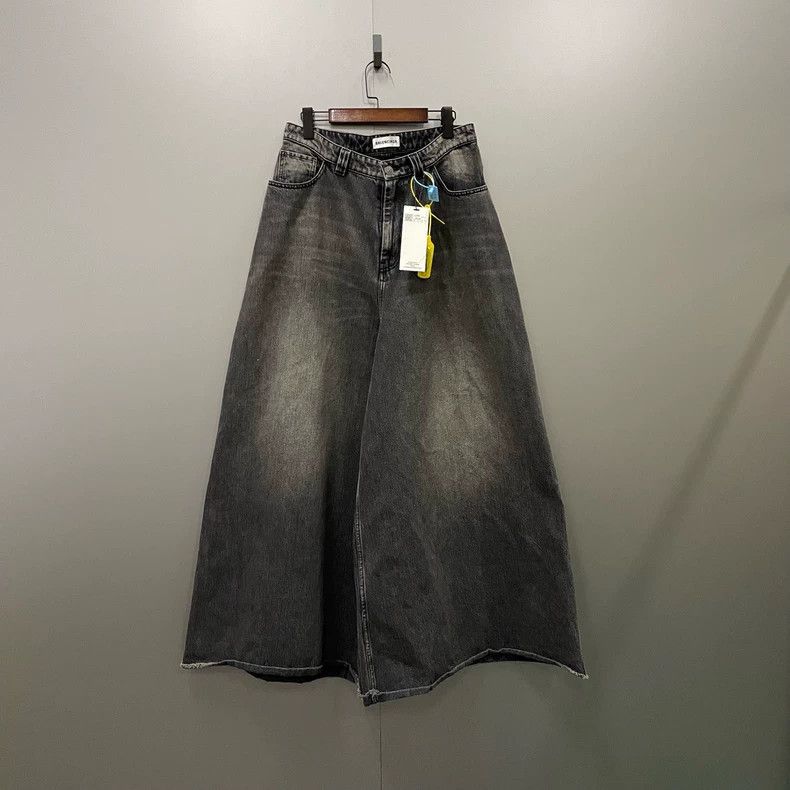 Balenciaga Balenciaga Wide-Leg Washed Denim Jeans - dmc Size US 29 - 1 Thumbnail