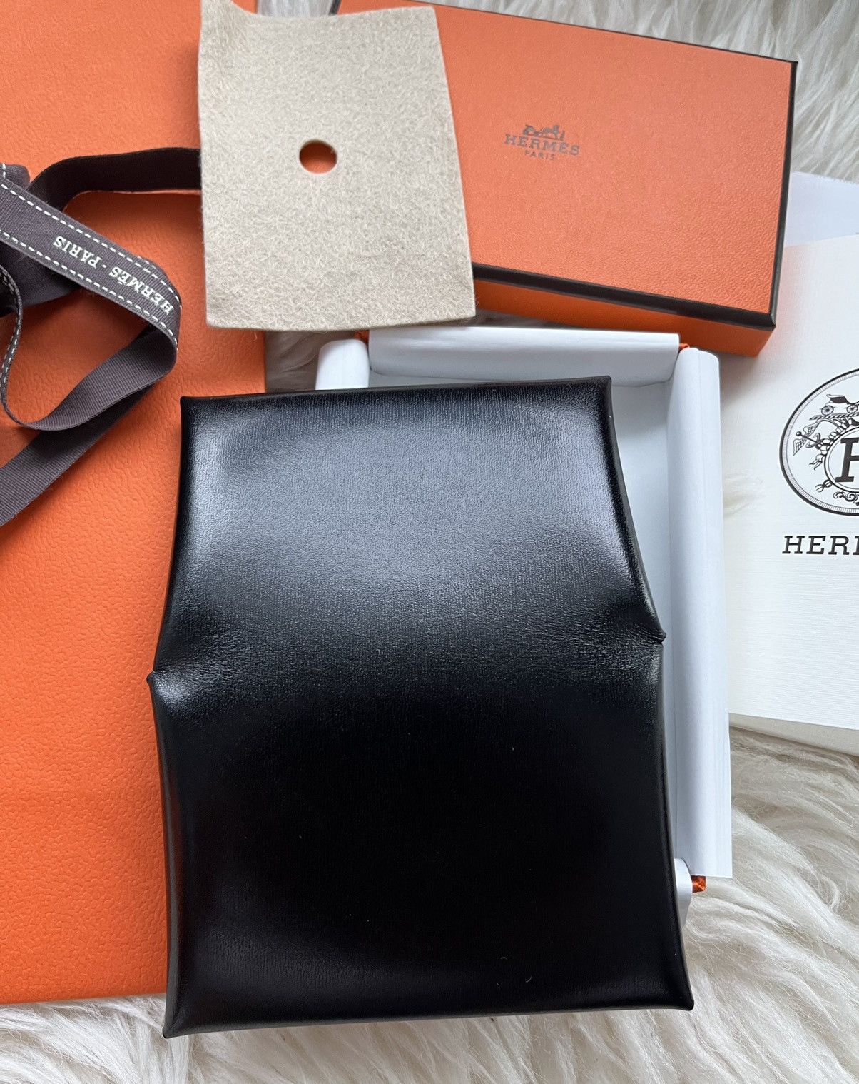 Hermes Extremely Rare Hermes Calvi Wallet Box Leather Size ONE SIZE - 18 Thumbnail