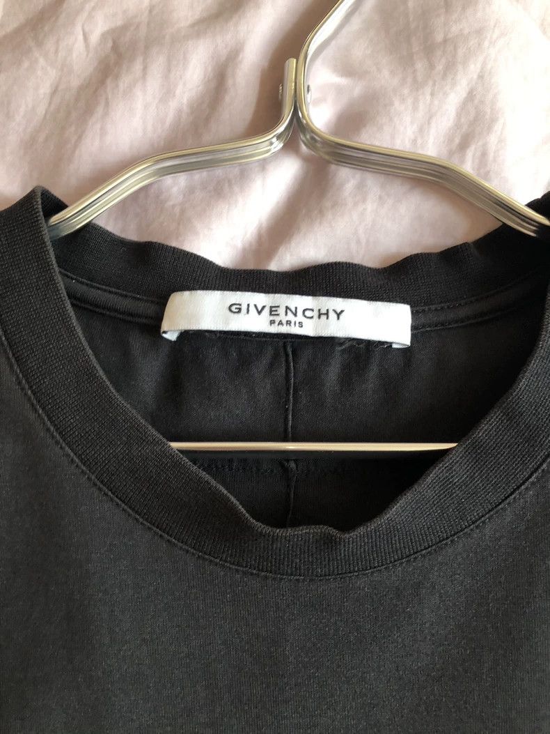 Givenchy Givenchy T-shirt, 9/10 Condition Size US L / EU 52-54 / 3 - 2 Thumbnail