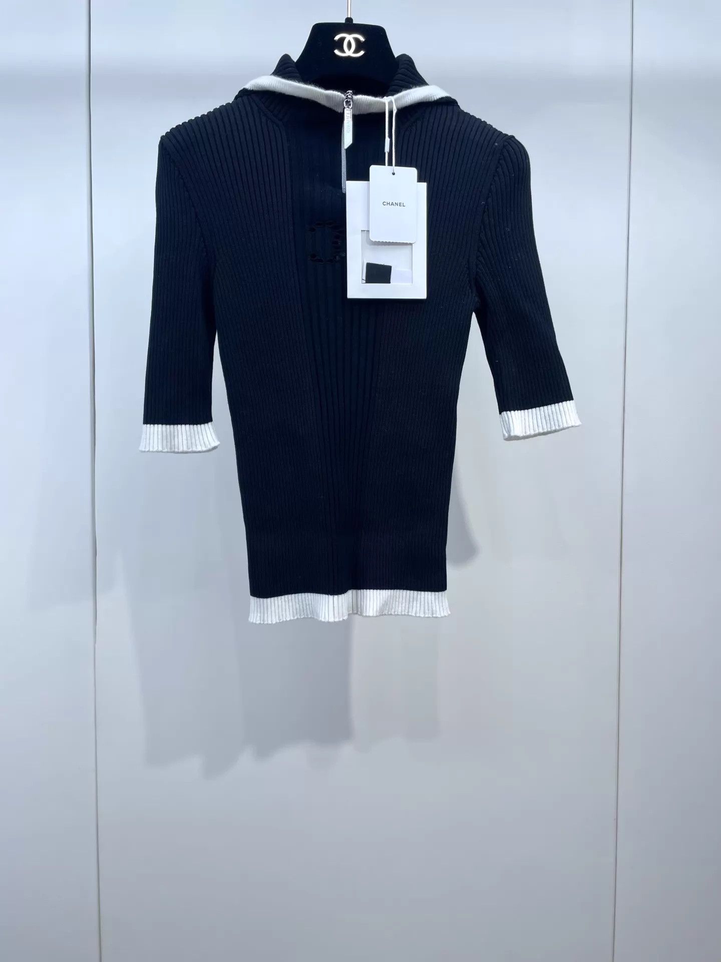 Chanel Chanel25C Blk ShortSlv Hood Knit Top 34 99New w/Tags Size XS / US 0-2 / IT 36-38 - 1 Thumbnail