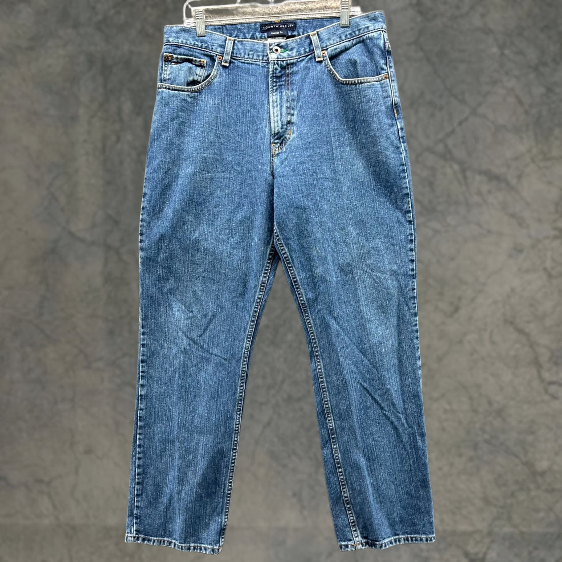 Tommy Hilfiger VINTAGE Tommy Hilfiger Jeans Men 34x32 Blue Denim Cotton Relaxed Straight Baggy VTG Jeans Mens 34x32 Blue Denim Cotton Size US 34 / EU 50 - 1 Thumbnail