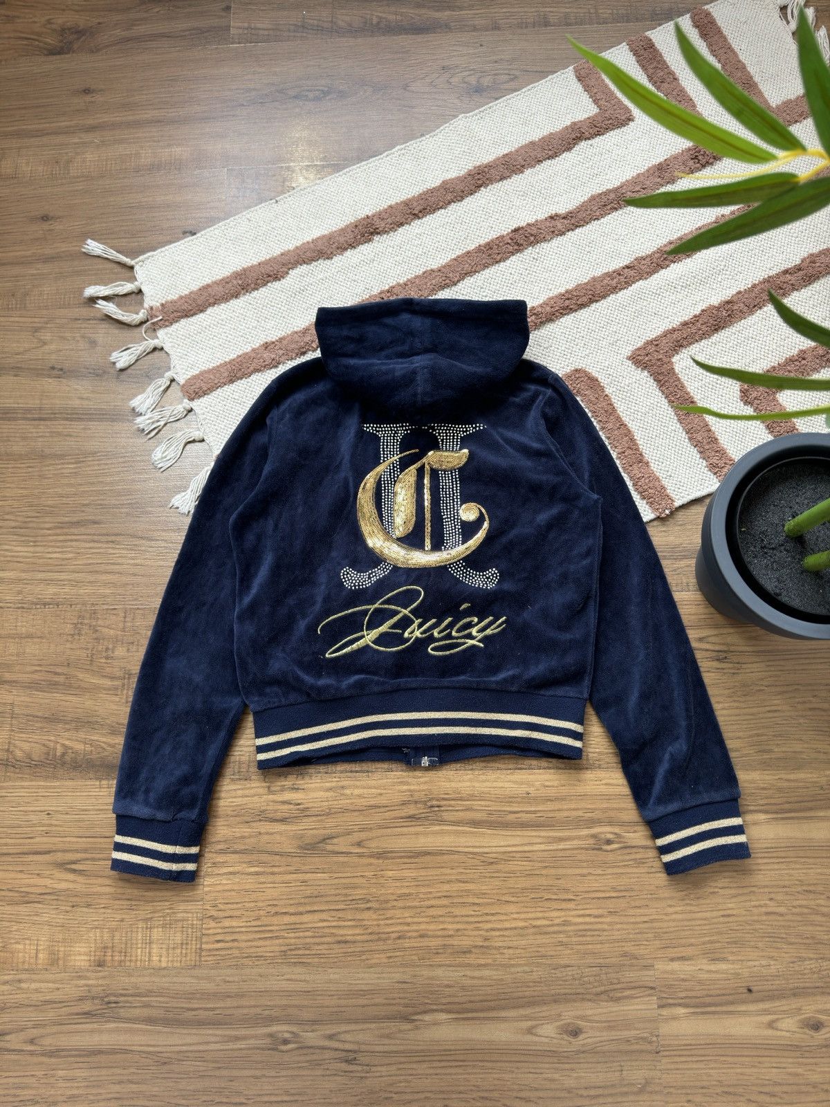 Juicy Couture VINTAGE VELOUR JUICY COUTURE CROPPED 2000s ZIP UP HOODIE Size M / US 6-8 / IT 42-44 - 6 Thumbnail