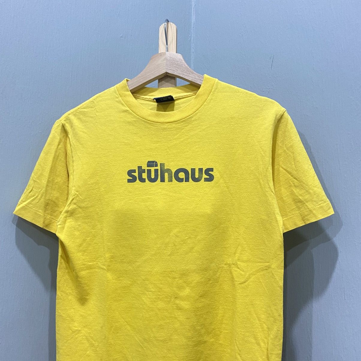 Stussy Vintage 90s Stüssy Stühaus Logo T-Shirt Yellow Size US S / EU 44-46 / 1 - 3 Thumbnail