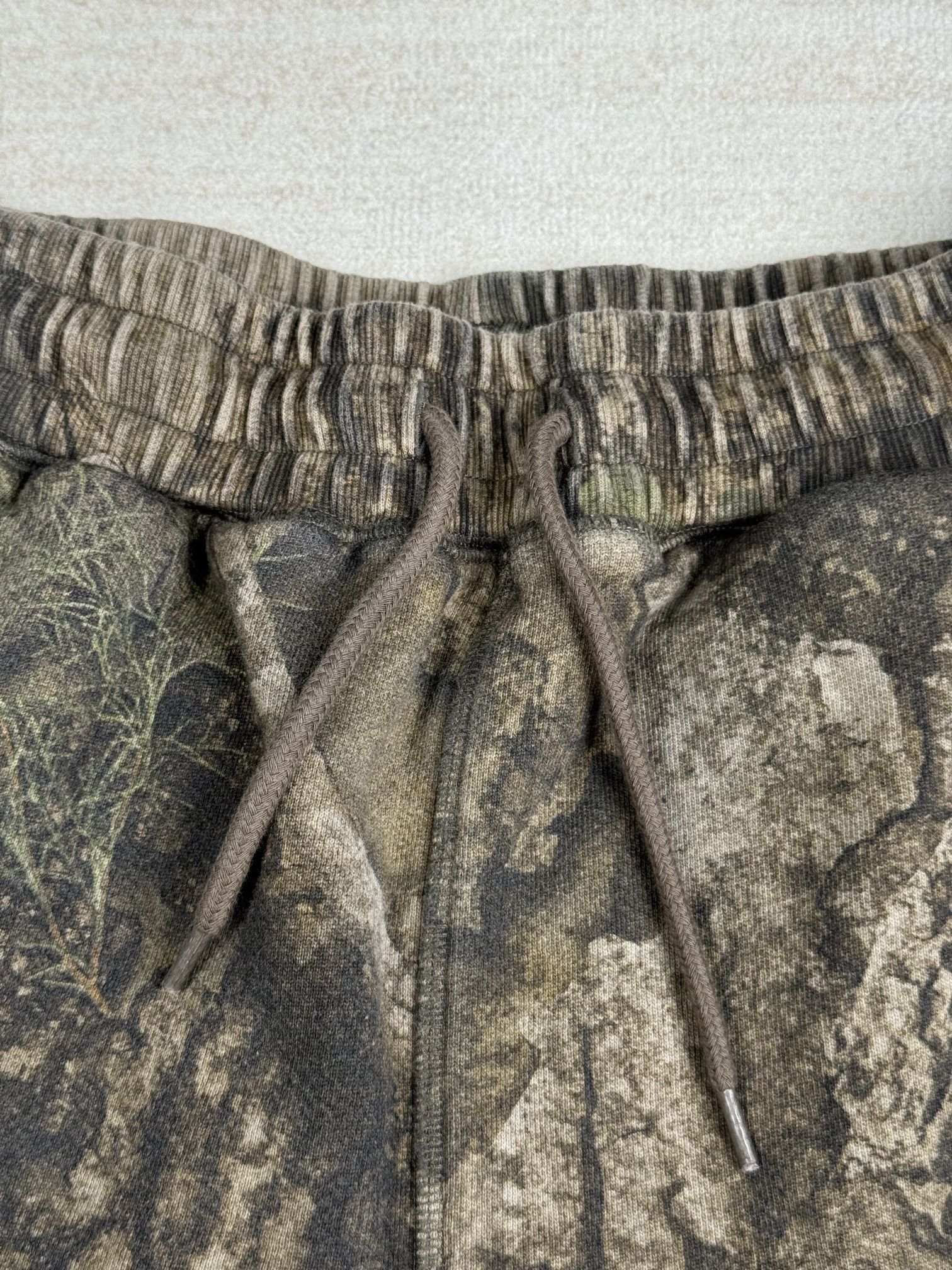 Cole Buxton real tree camo shorts Size US 28 / EU 44 - 2 Thumbnail