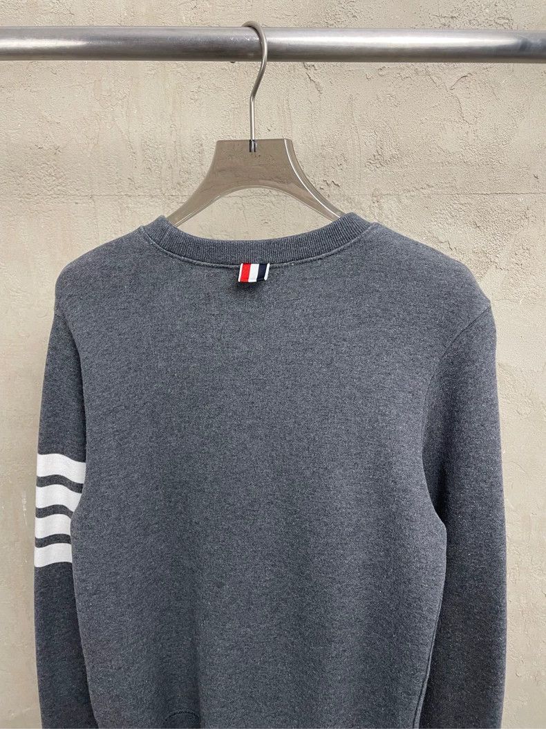 Thom Browne Thom browne Gray four-striped round-neck sweatshirt 2504-Ne Size US S / EU 44-46 / 1 - 4 Thumbnail