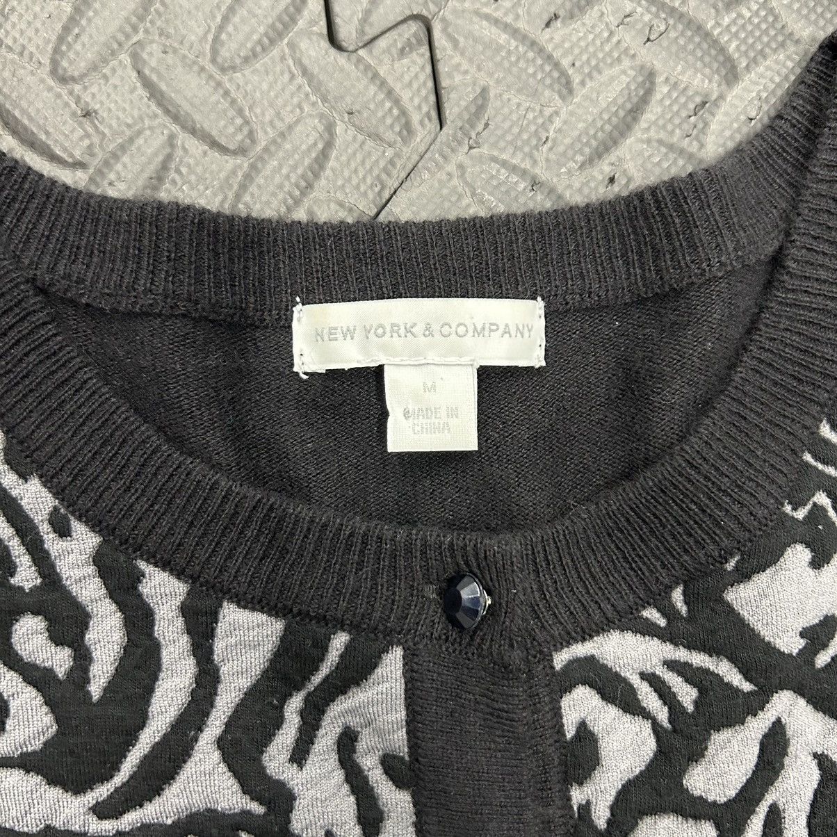 Designer New York & Company Cardigan Sweater Medium Floral 3D L/S Size M / US 6-8 / IT 42-44 - 2 Thumbnail