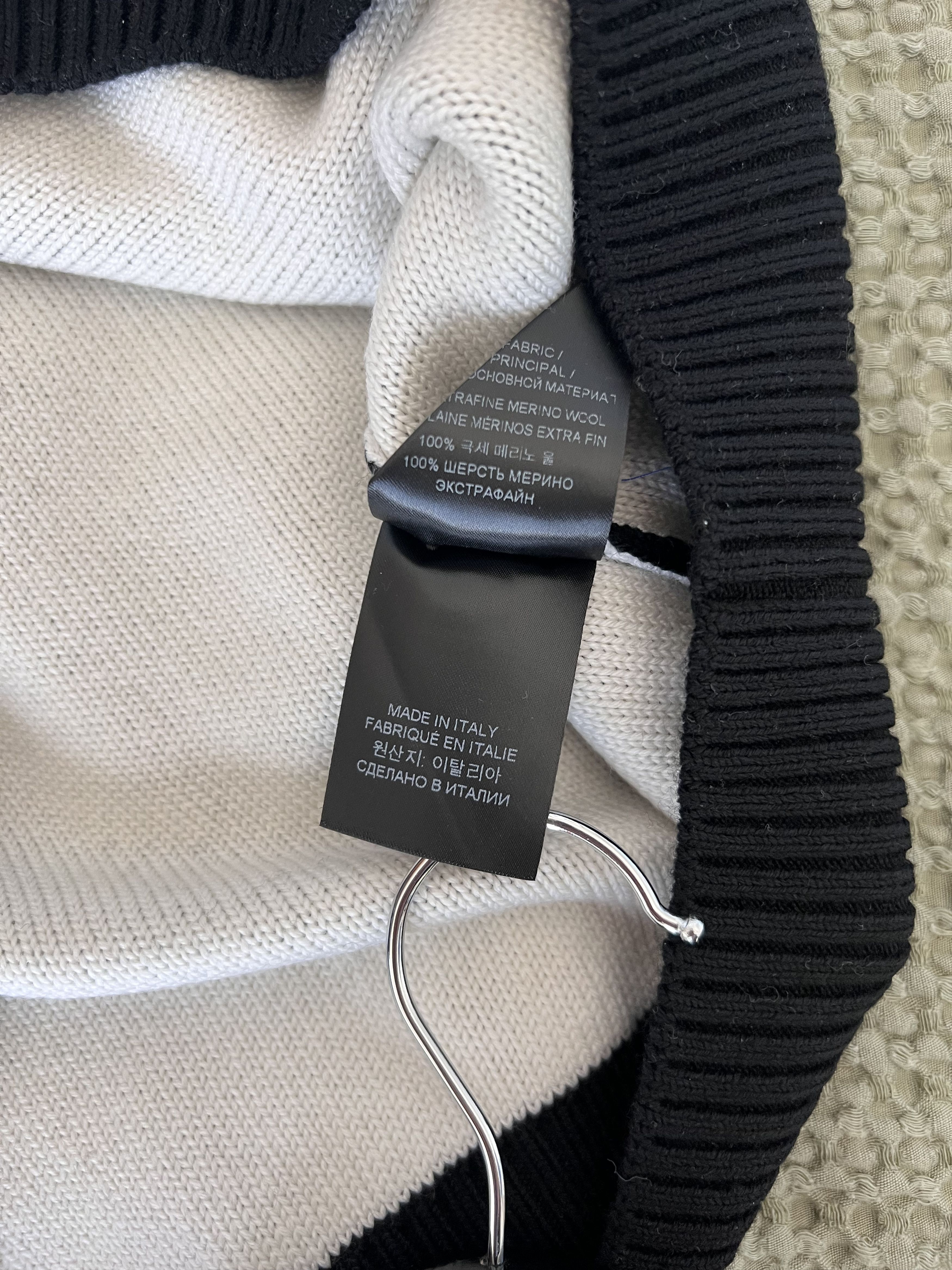 Vetements Vetements Translation Sweater in Black Size US L / EU 52-54 / 3 - 11 Thumbnail