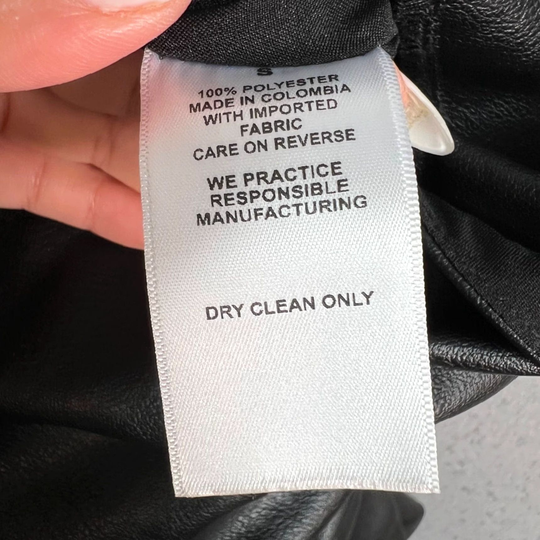 Vintage VINTAGE Nonchalant Label Womens Small Black Faux Leather Mini Skirt Button Detail Size 28" / US 6 / IT 42 - 4 Thumbnail