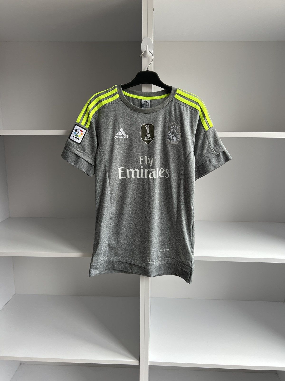 Vintage Cristiano Ronaldo Jersey 2015 Gray Real Madrid Size US S / EU 44-46 / 1 - 4 Thumbnail