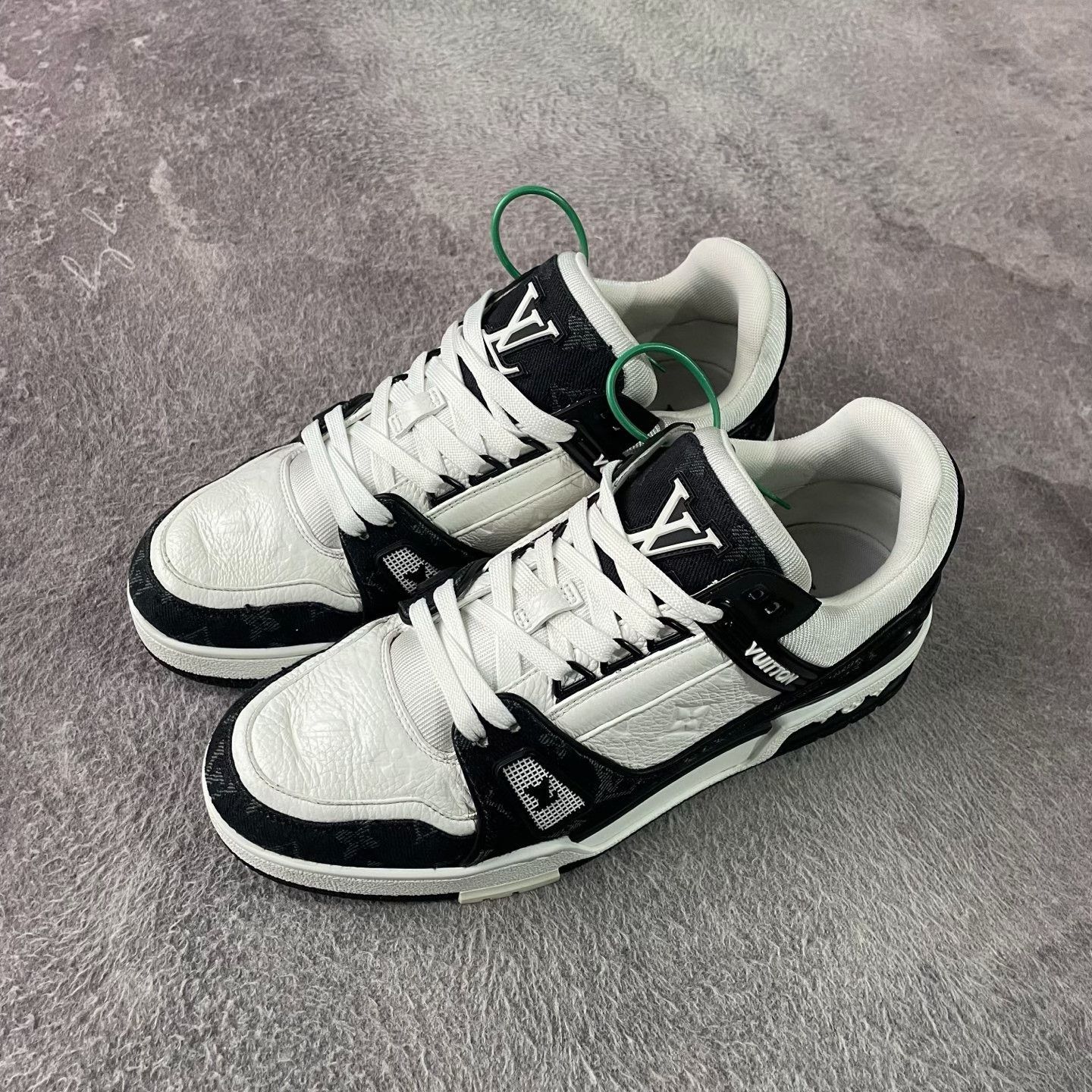Louis Vuitton Louis Vuitton Training Black Lowtop Sneakers 41 Men Size US 8.5 / EU 41-42 - 1 Thumbnail