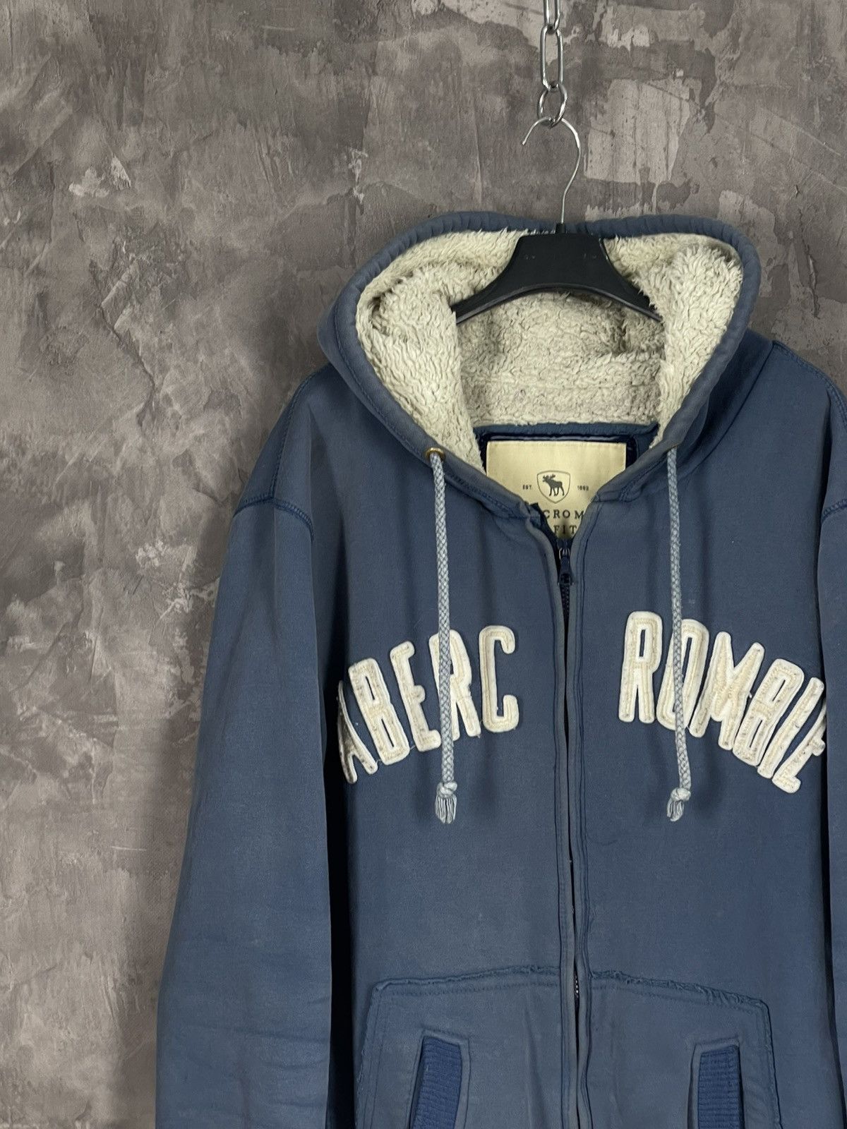 20471120 × Abercrombie & Fitch × Le Grande Bleu (L.G.B.) Abercrombie & Fitch Y2K Faux Fur Heavy Cotton Faded Hoodie Size M / US 6-8 / IT 42-44 - 3 Thumbnail
