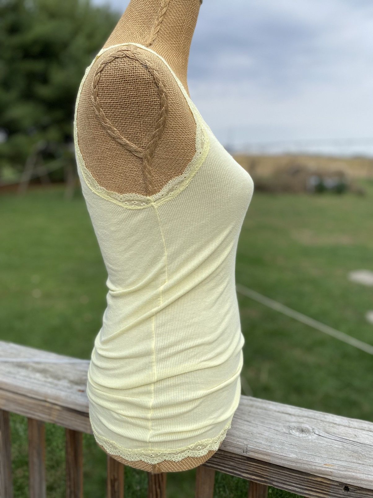 American Eagle Outfitters Vintage 07 American Eagle Tank Top Yellow Lace Trim Small Size S / US 4 / IT 40 - 6 Thumbnail