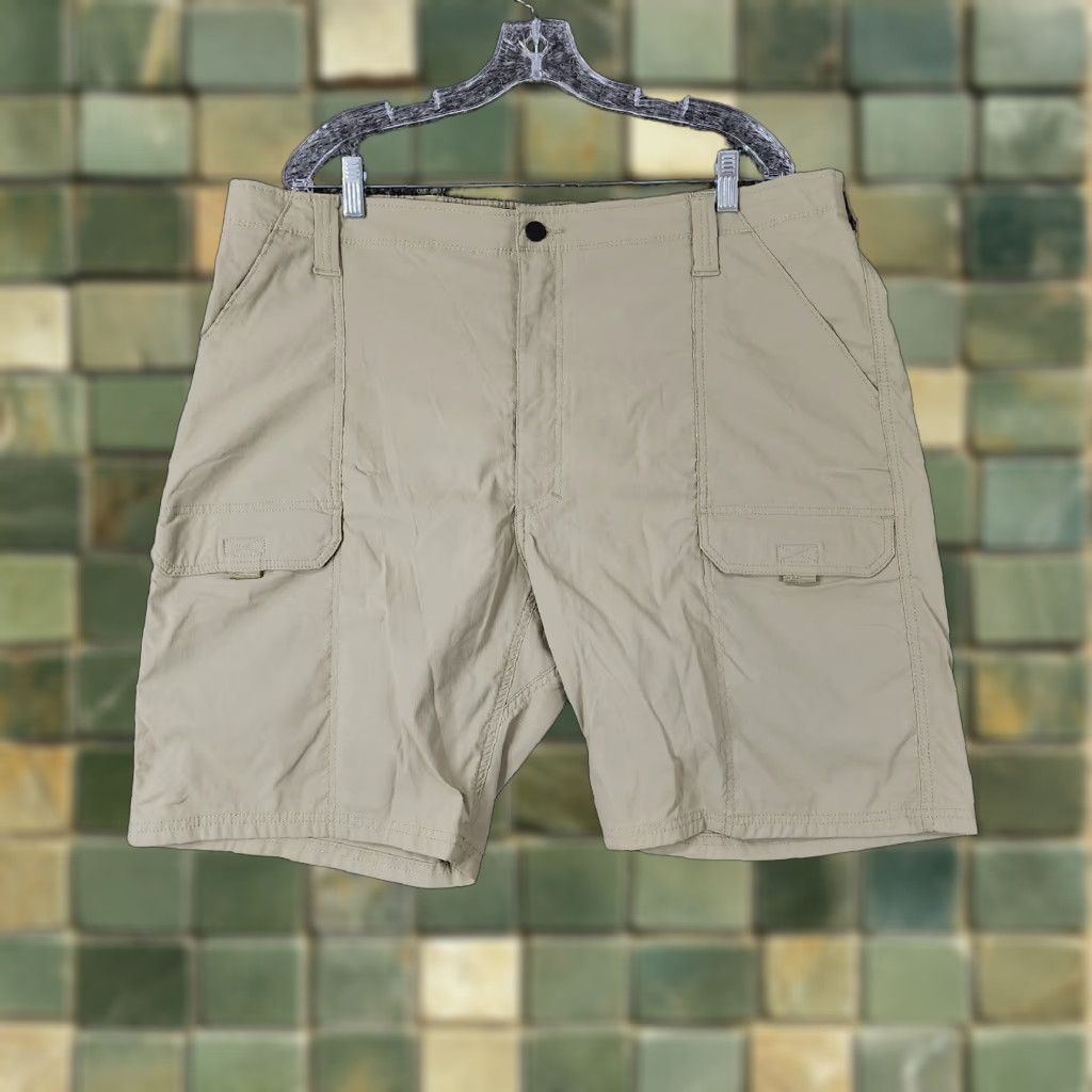 Wrangler WRANGLER Men's Cargo Hiking Shorts Size 40 Beige Size US 40 / EU 56 - 1 Thumbnail