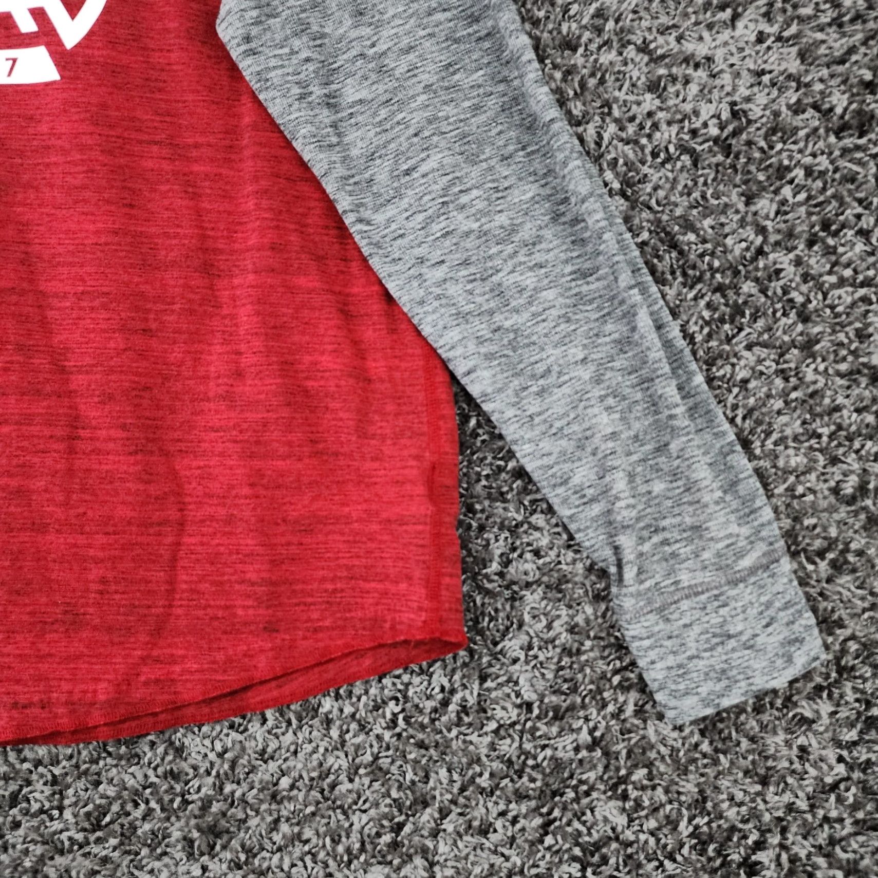American Eagle Outfitters VINTAGE? No. American Eagle Shirt Mens Long Sleeve Tee Size L Red Gray Heathered Size US L / EU 52-54 / 3 - 2 Thumbnail