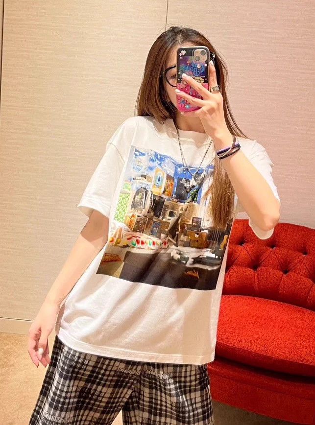 Louis Vuitton LV White Graffiti House Short-Sleeve T XS 9/10 Size US XS / EU 42 / 0 - 5 Thumbnail