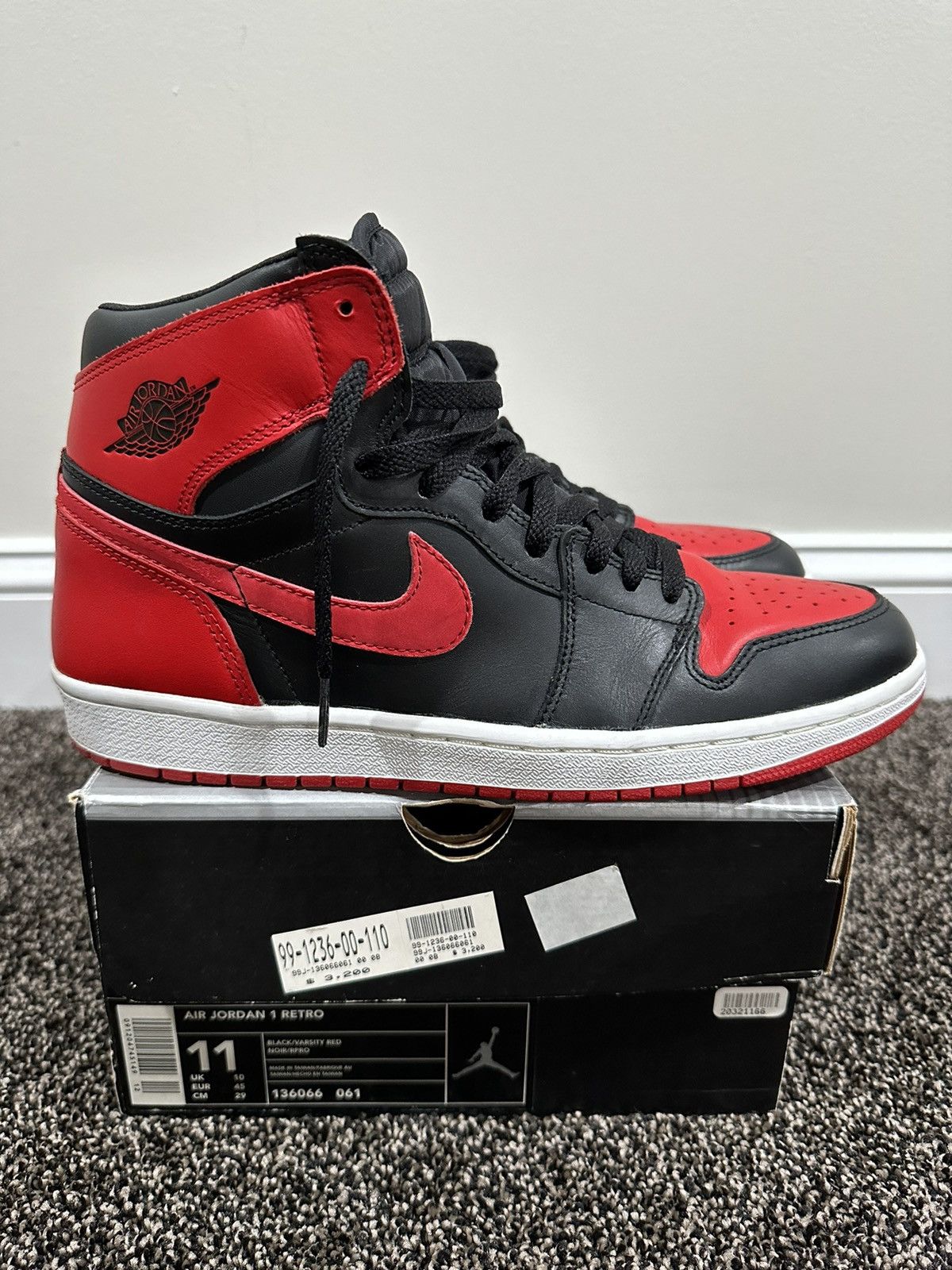 Jordan Brand Air Jordan 1 Retro Bred 2001 Sneakers Size US 11 / EU 44 - 2 Thumbnail