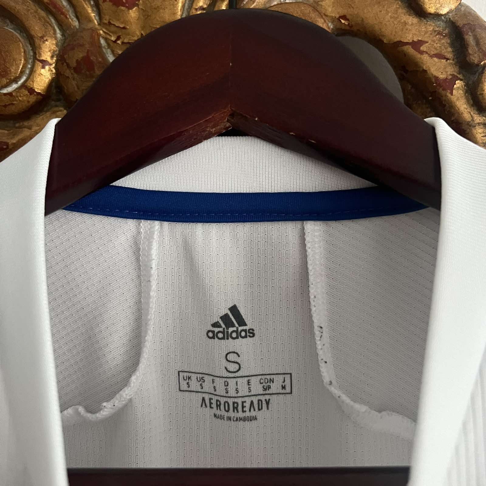 Adidas Adidas soccer jersey Leeds United Sz s Size US S / EU 44-46 / 1 - 5 Thumbnail