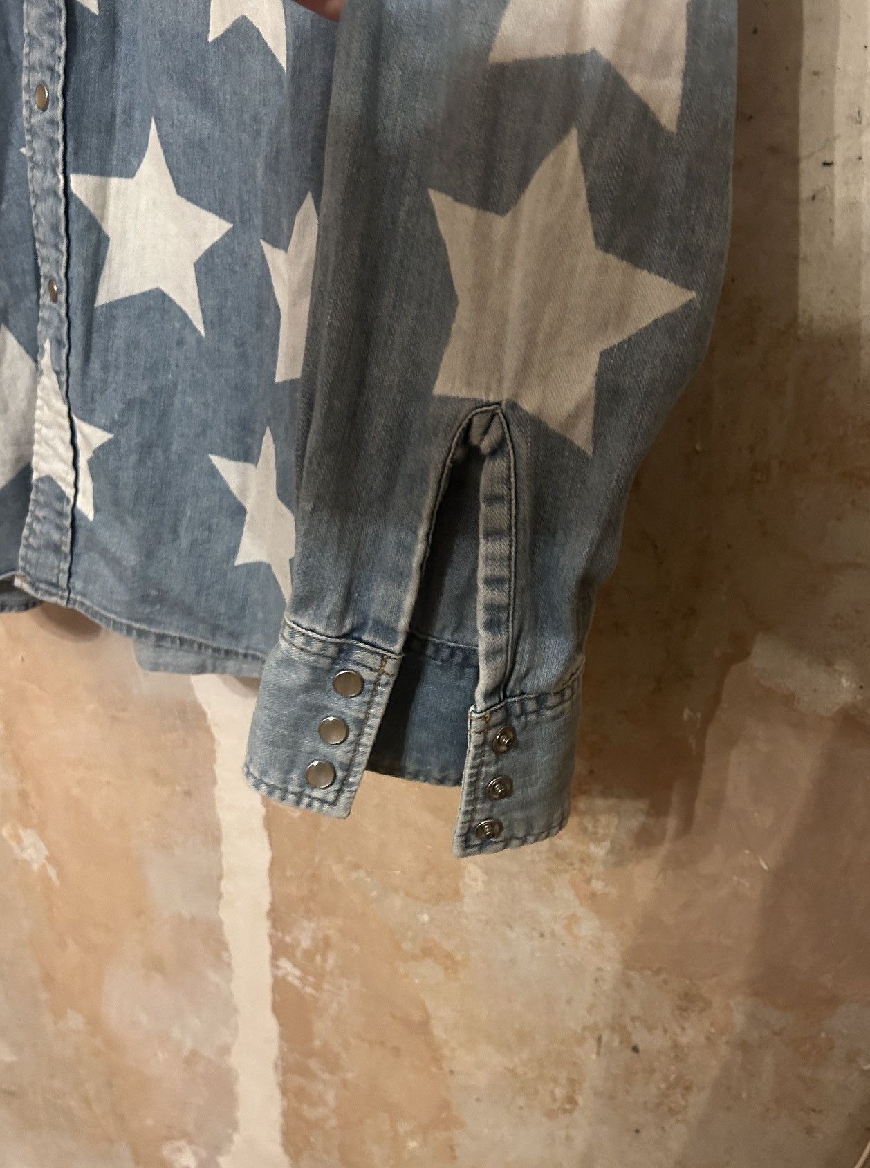 Saint Laurent Paris 2016 Star Printed Denim Shirt Size US S / EU 44-46 / 1 - 5 Thumbnail