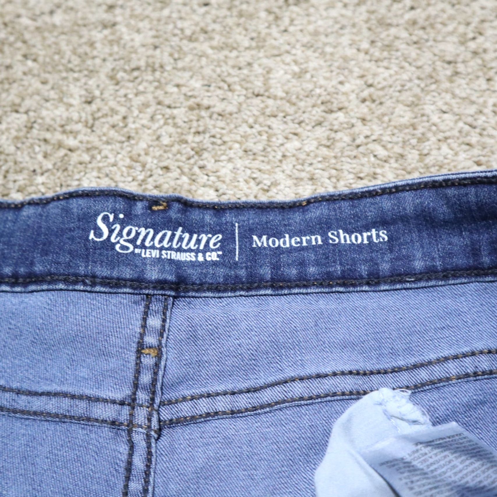 CO Signature by Levi Strauss & Co. Blue Modern Shorts 12-W31 Womens Regular 12 Blue 5-Pocket Denim Short Casual Modern 90s Style? Size 31" - 2 Thumbnail