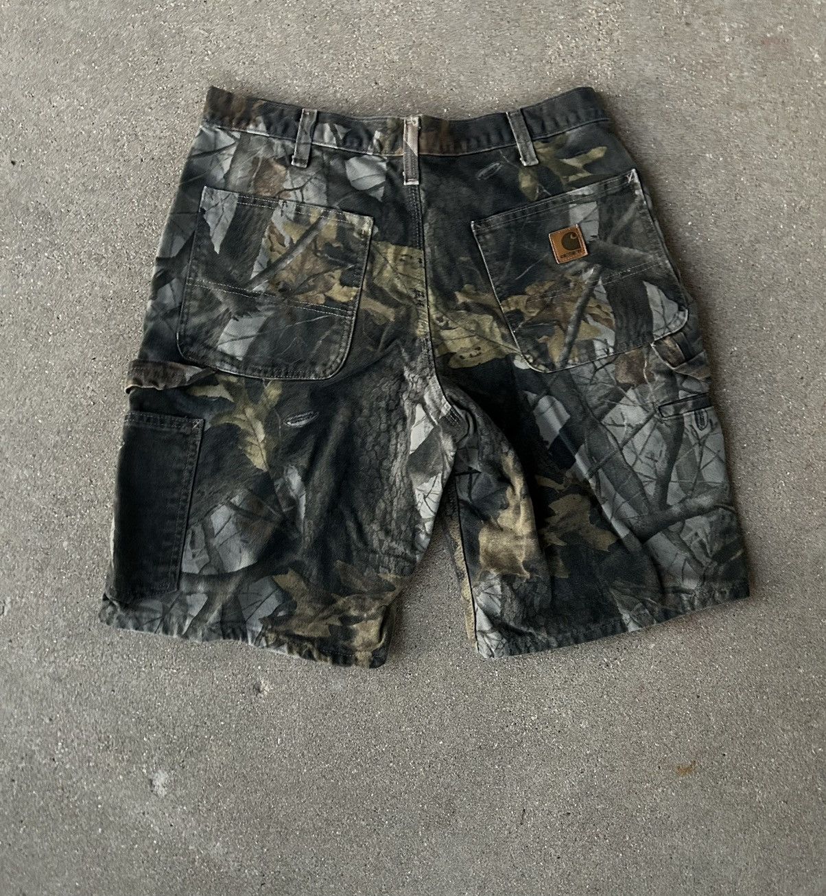 image of Vintage Carhartt Realtree Carpenter Shorts in Brown, Men's (Size 33)