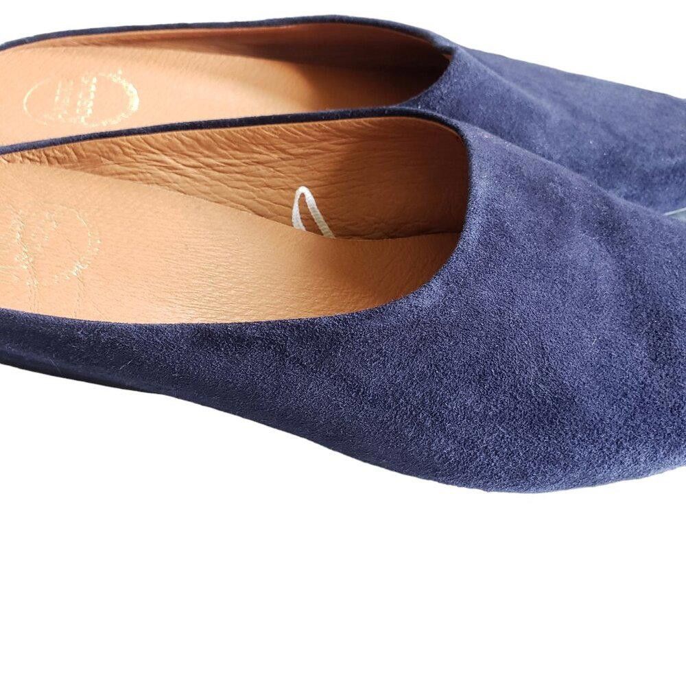 Designer SH105 Andre Assous Norma Suede Navy Featherweight Flat 9.5 Size US 9.5 / IT 39.5 - 2 Thumbnail