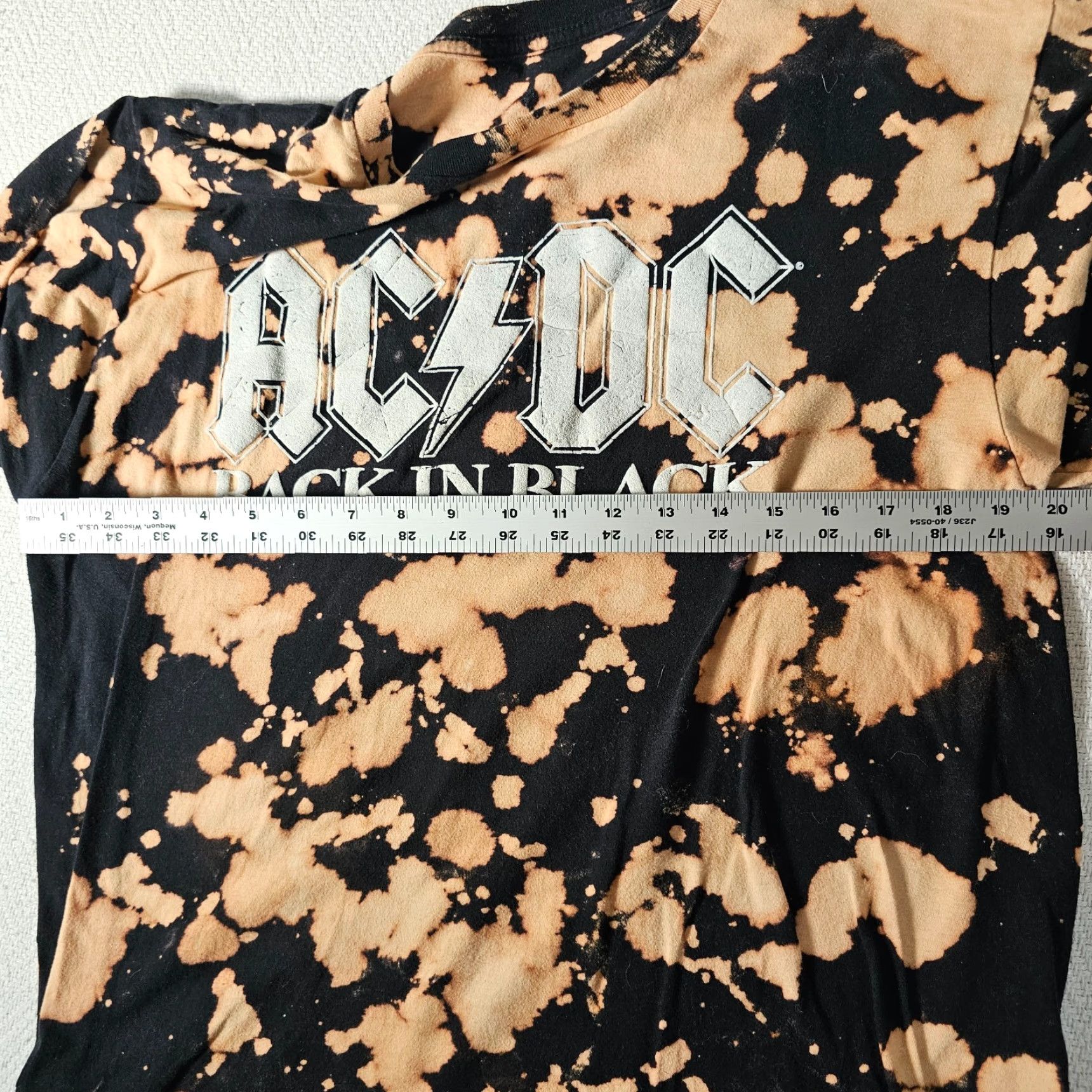 Vintage AC/DC Back In Black Womens Size L Short Sleeve Bleach Reverse Tie Dye T-Shirt Size L / US 10 / IT 46 - 5 Thumbnail